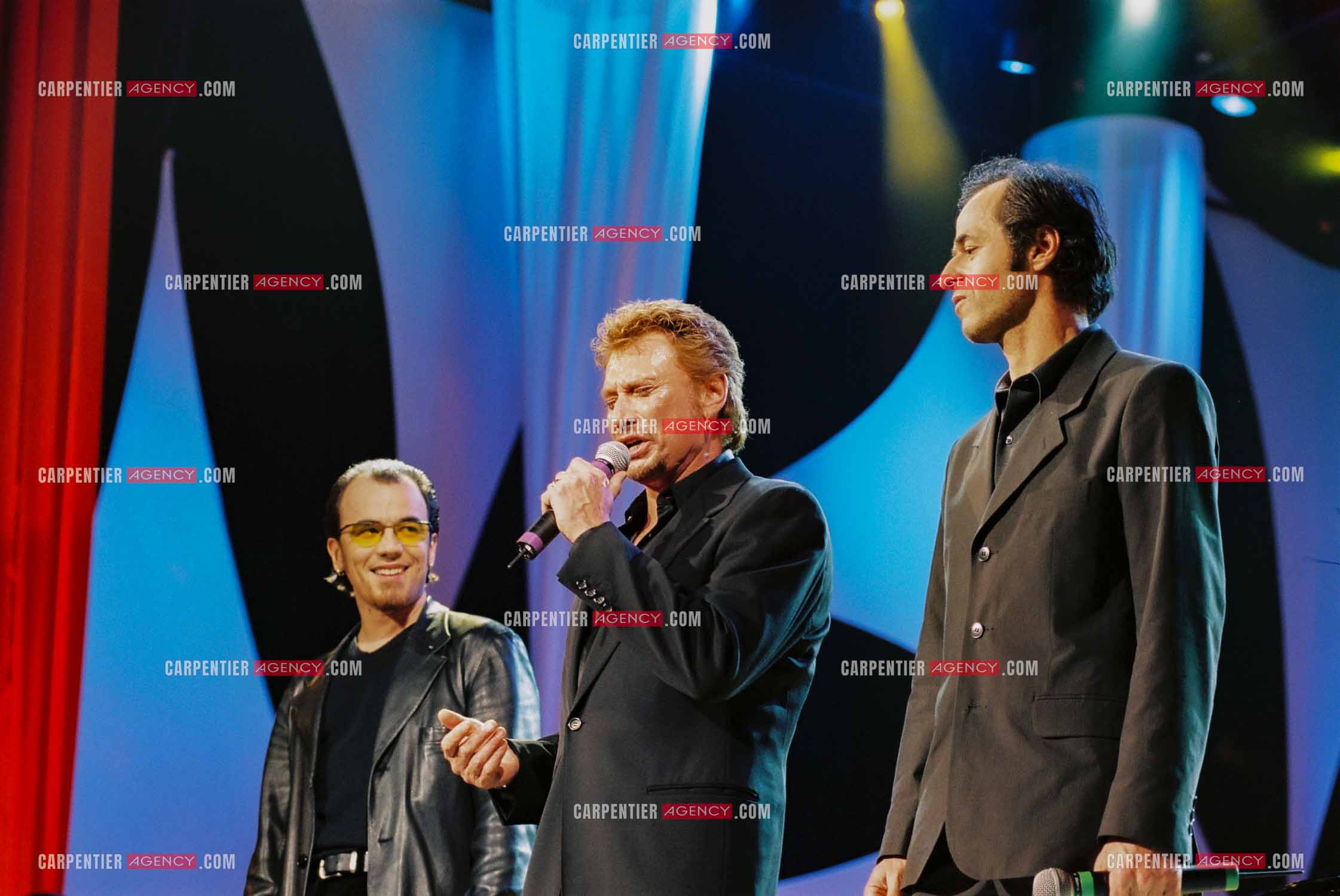 13e cérémonie des Victoires de la musique le 20 février 1998 à l'Olympia. Johnny Hallyday, Pascal Obispo et Jean-Jacques Goldman interprètent ensemble le titre “Quelque chose de Tennessee“.