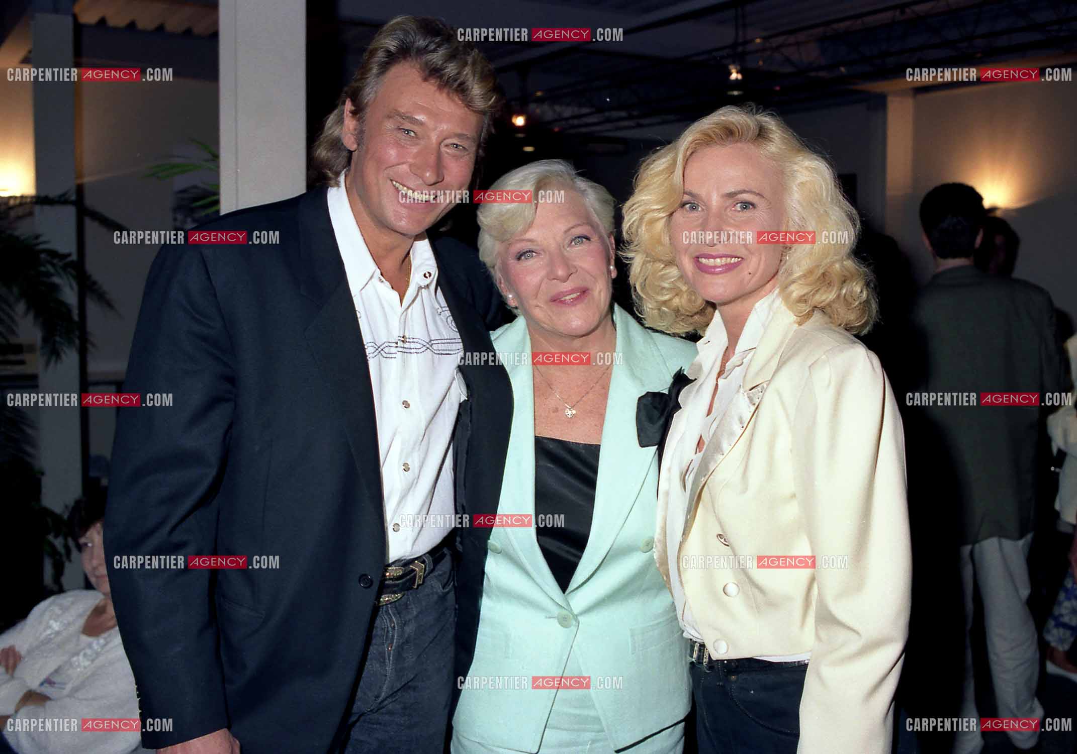 Le chanteur Johnny Hallyday, Line Renaud et Michèle Torr.    ( Exclusif )