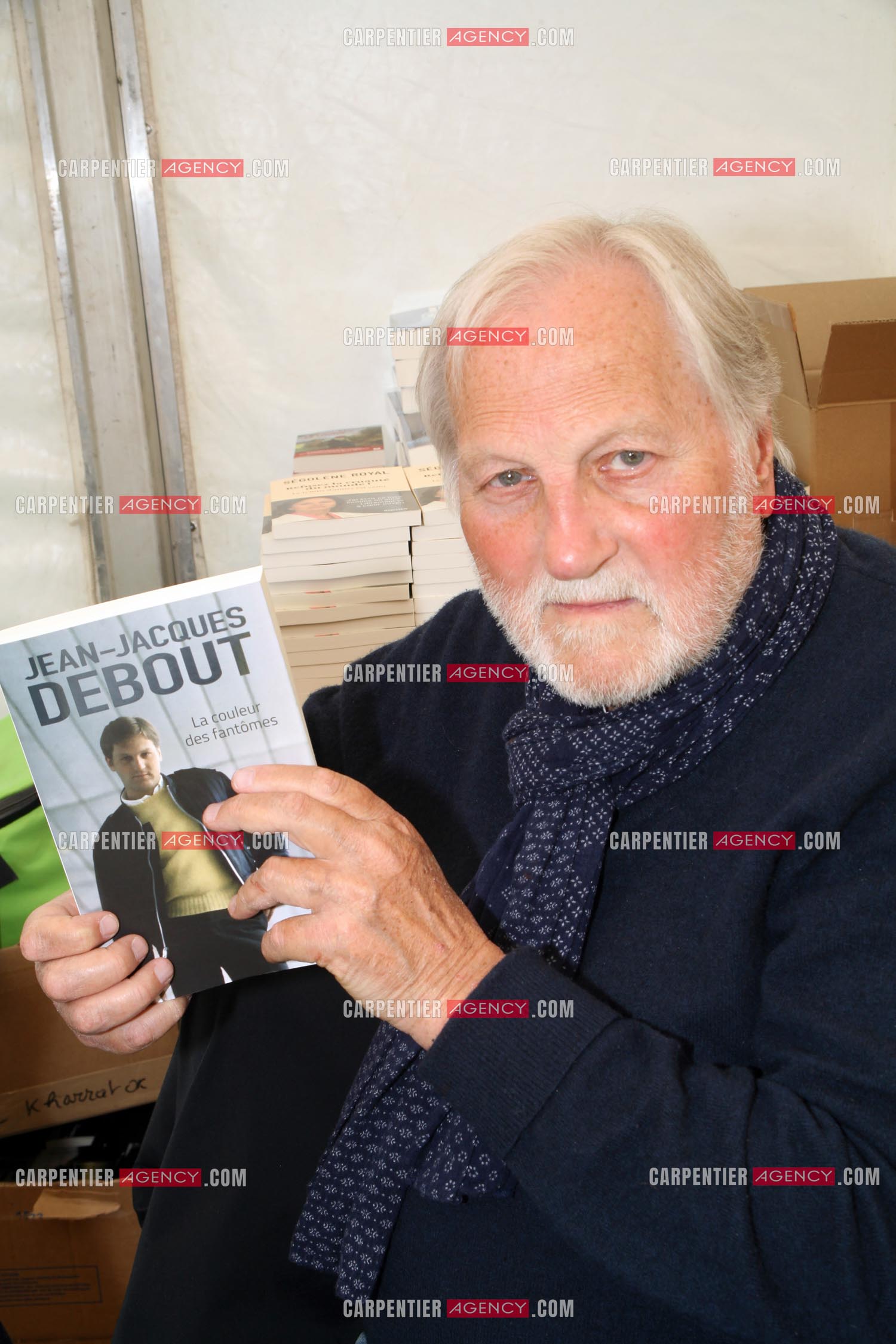 35ème Salon du livre de Cosne-sur-Loire. Le chanteur et auteur Jean-Jacques Debout.  ( Exclusif )