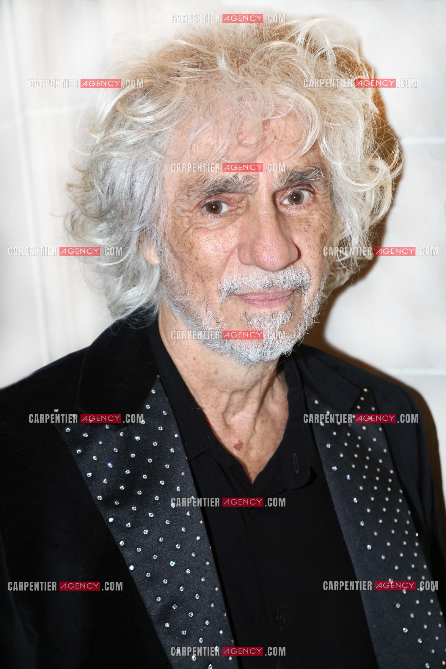 Gala caritatif des "Stéthos d'Or" qui récompensent les artistes qui contribuent au bien-être de tous au Georges V à Paris. Le chanteur Louis Bertignac.