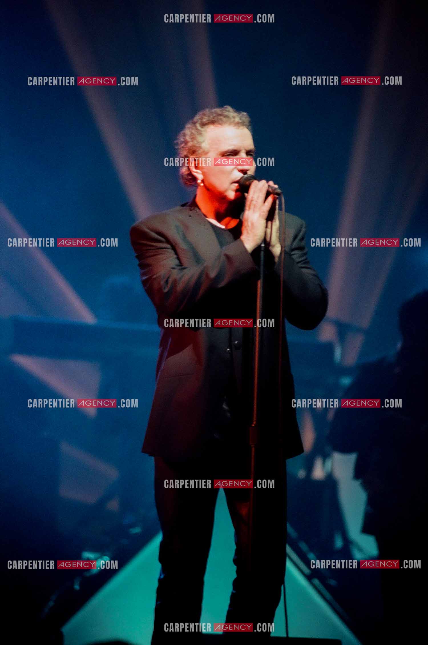 Le chanteur Bernard Lavilliers à l'Olympia le 11 février 1998.