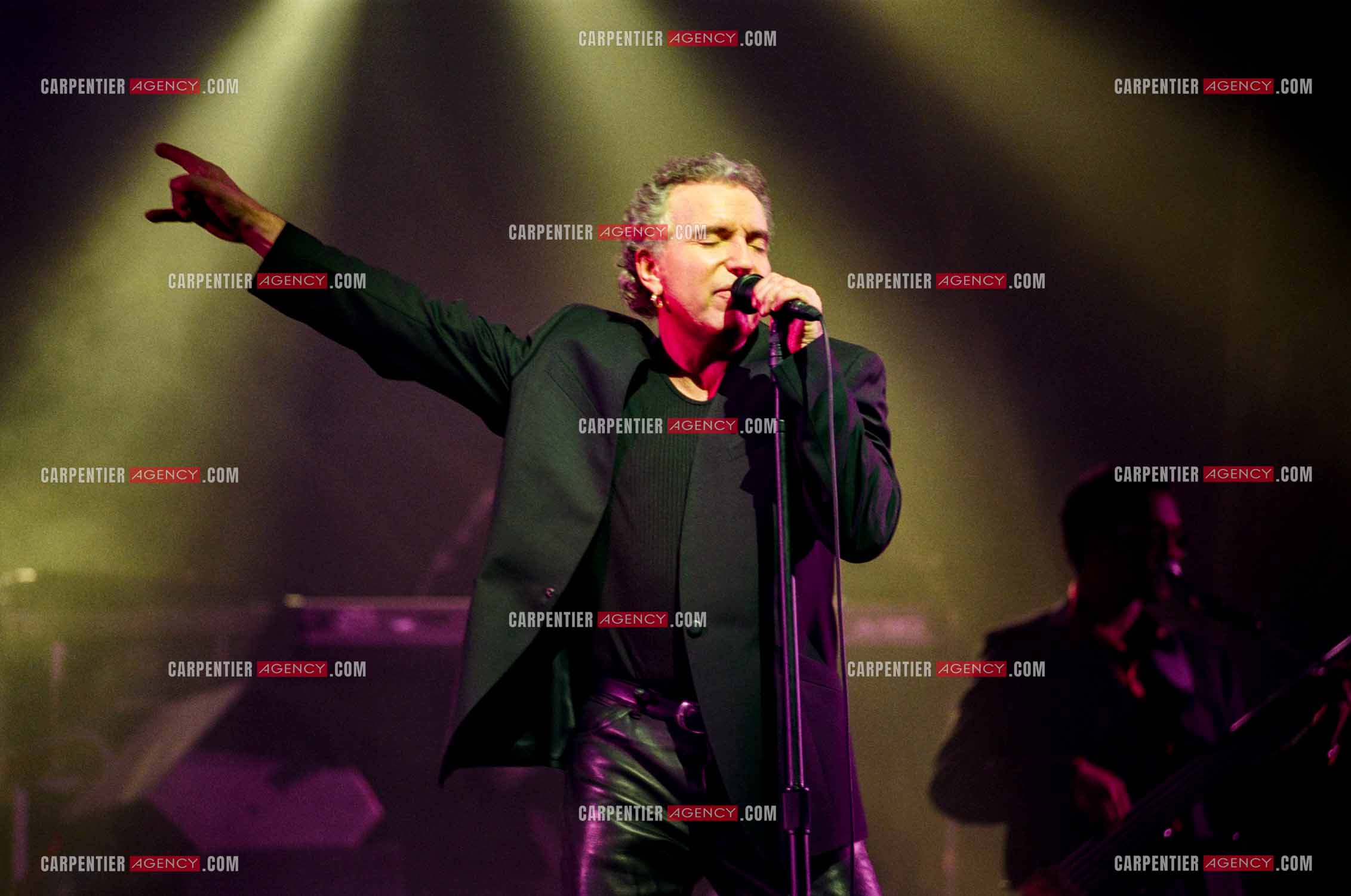 Le chanteur Bernard Lavilliers à l'Olympia le 11 février 1998.