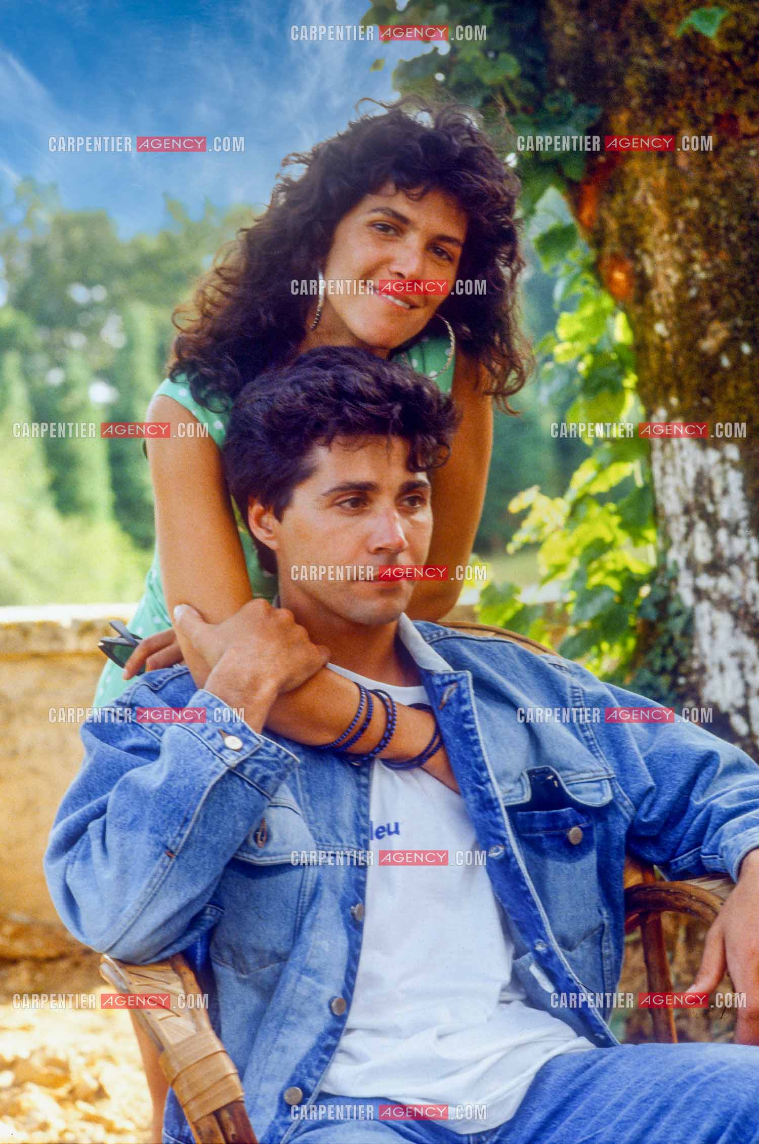 Jean-Luc Lahaye et sa femme Aurélie inaugurent un nouveau centre pour que les jeunes défavorisés “ Cent Familles “ puissent venir en colonie de vacances à la Coquille en Dordogne dans l'ancien monastère bouddhiste zen Kanshôji.  ( Exclusif )