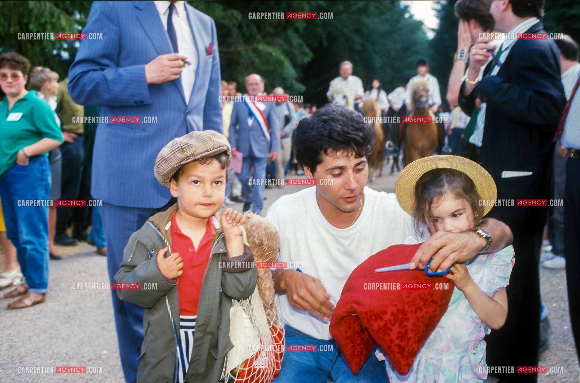 Jean-Luc Lahaye et sa femme Aurélie inaugurent un nouveau centre pour que les jeunes défavorisés “ Cent Familles “ puissent venir en colonie de vacances à la Coquille en Dordogne dans l'ancien monastère bouddhiste zen Kanshôji.  ( Exclusif )