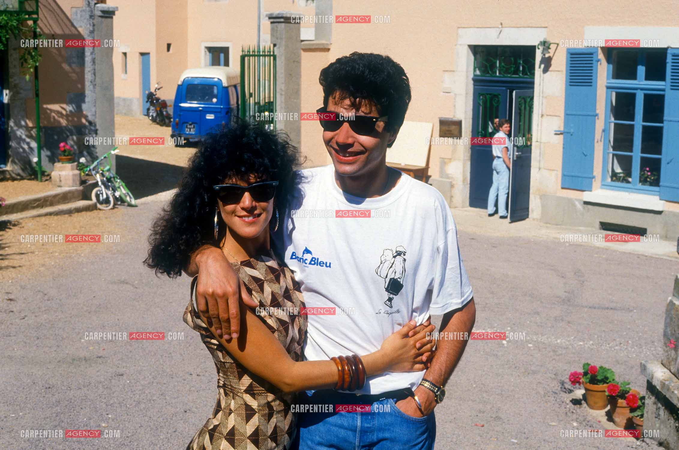 Jean-Luc Lahaye et sa femme Aurélie inaugurent un nouveau centre pour que les jeunes défavorisés “ Cent Familles “ puissent venir en colonie de vacances à la Coquille en Dordogne dans l'ancien monastère bouddhiste zen Kanshôji.  ( Exclusif )