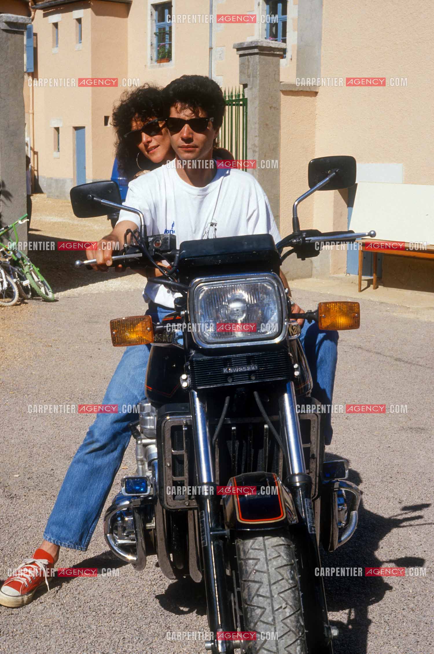 Jean-Luc Lahaye et sa femme Aurélie inaugurent un nouveau centre pour que les jeunes défavorisés “ Cent Familles “ puissent venir en colonie de vacances à la Coquille en Dordogne dans l'ancien monastère bouddhiste zen Kanshôji.  ( Exclusif )