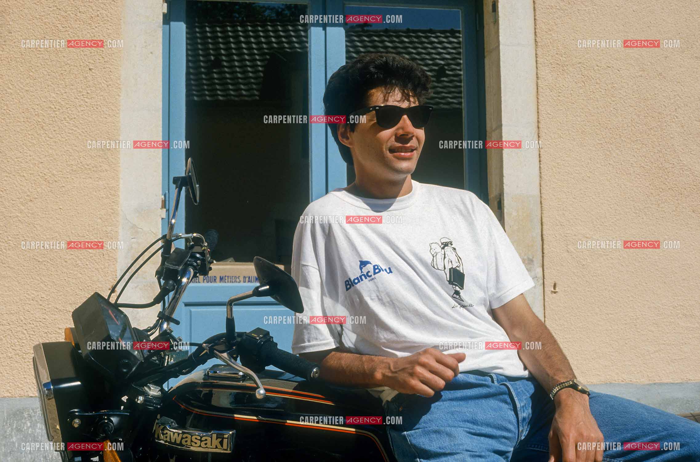 Jean-Luc Lahaye et sa femme Aurélie inaugurent un nouveau centre pour que les jeunes défavorisés “ Cent Familles “ puissent venir en colonie de vacances à la Coquille en Dordogne dans l'ancien monastère bouddhiste zen Kanshôji.  ( Exclusif )