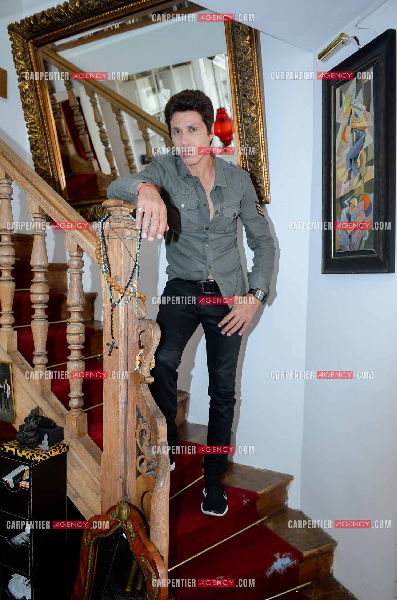 Rendez-vous privé pour un sujet presse chez le chanteur Jean-Luc Lahaye dans son duplex parisien.  ( Exclusif )