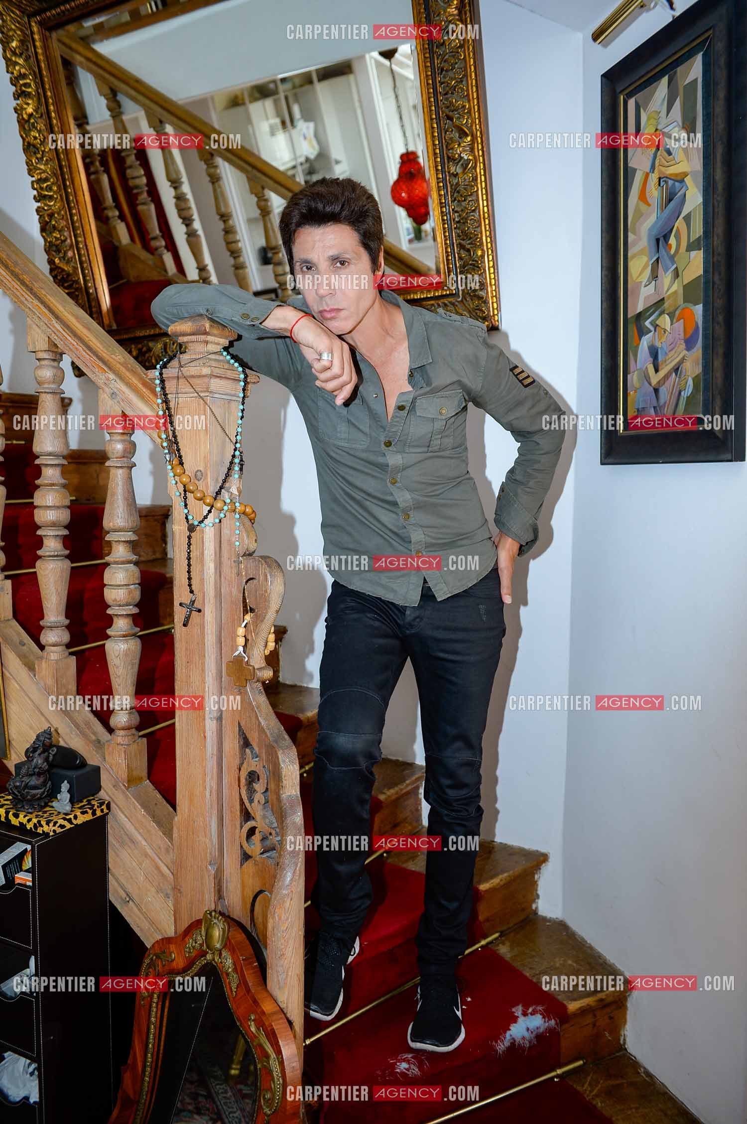 Rendez-vous privé pour un sujet presse chez le chanteur Jean-Luc Lahaye dans son duplex parisien.  ( Exclusif )