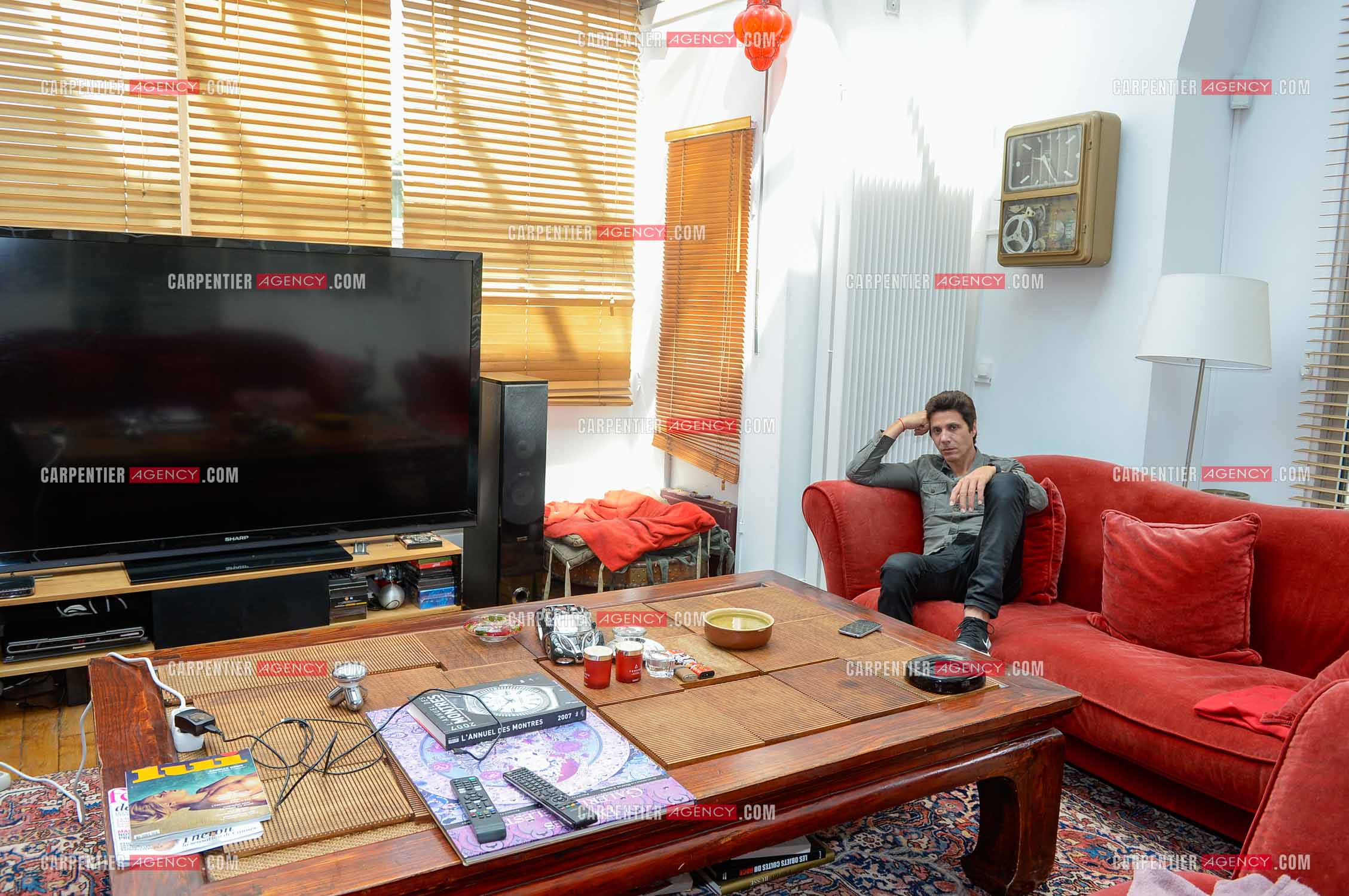 Rendez-vous privé pour un sujet presse chez le chanteur Jean-Luc Lahaye dans son duplex parisien.  ( Exclusif )