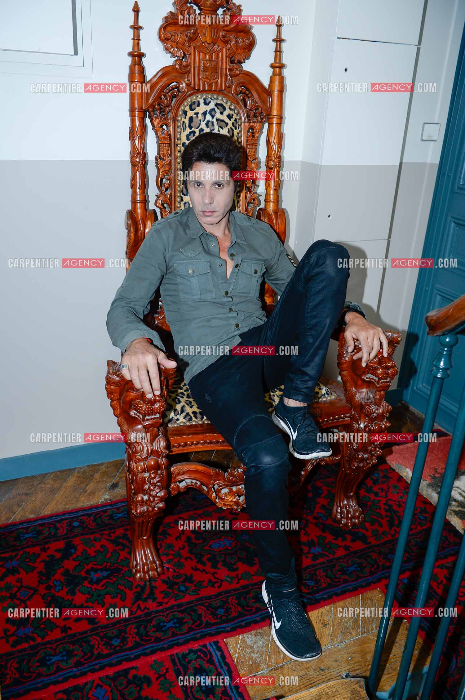 Rendez-vous privé pour un sujet presse chez le chanteur Jean-Luc Lahaye dans son duplex parisien.  ( Exclusif )