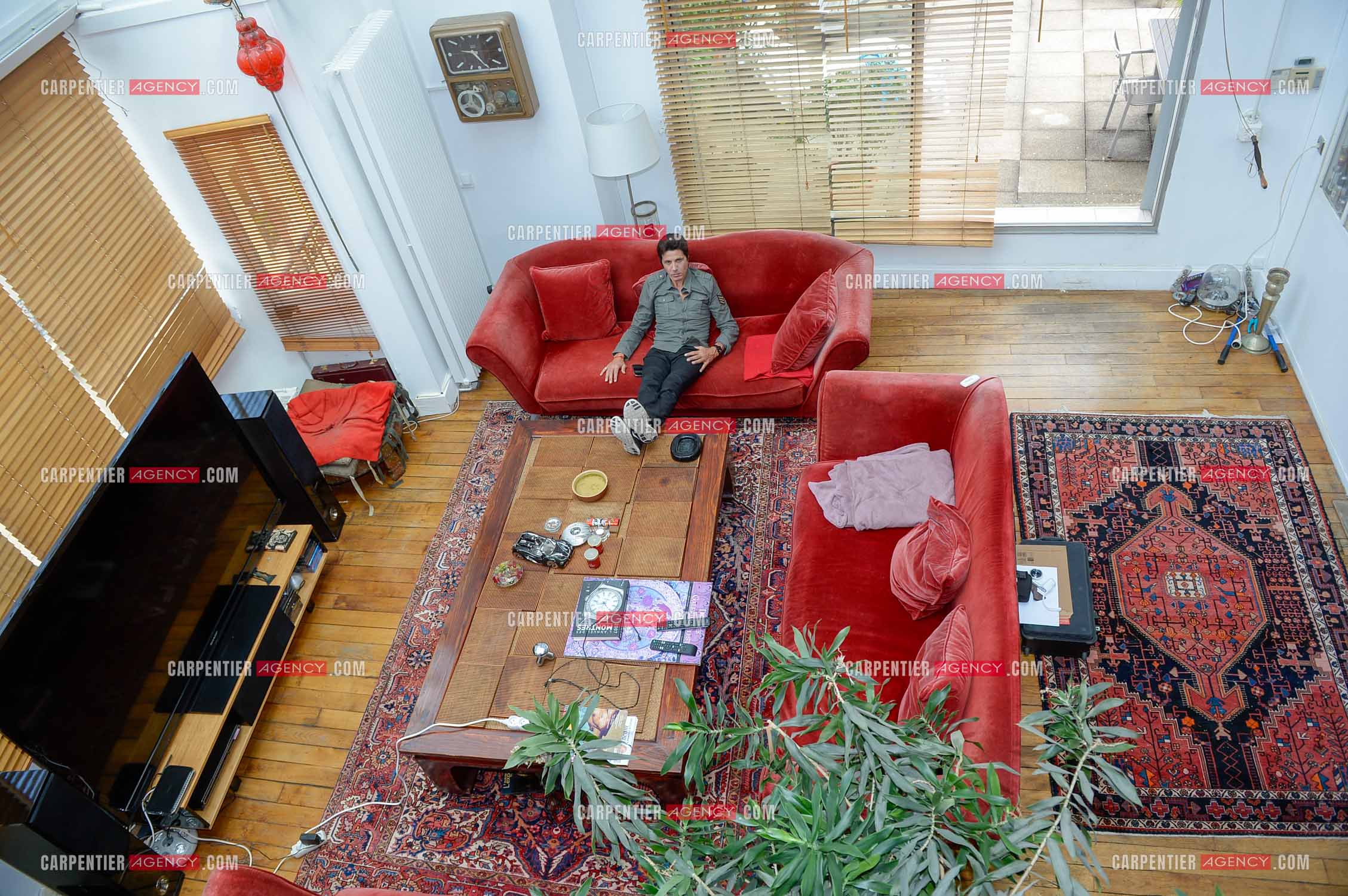 Rendez-vous privé pour un sujet presse chez le chanteur Jean-Luc Lahaye dans son duplex parisien.  ( Exclusif )