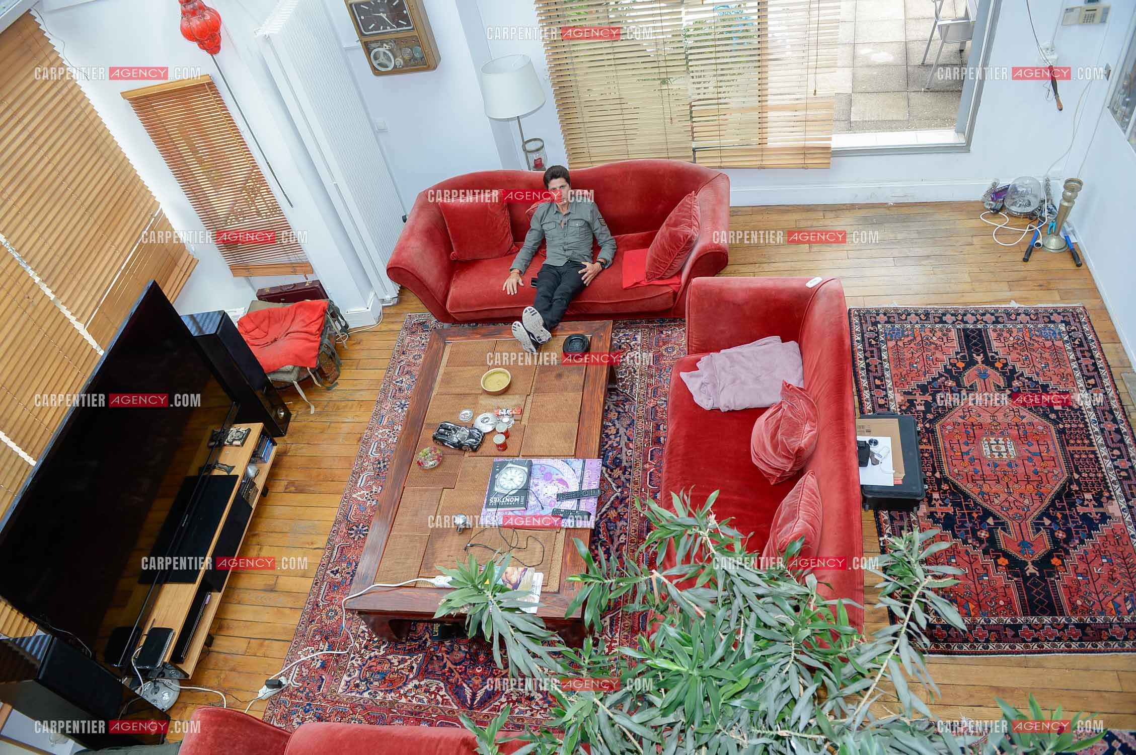 Rendez-vous privé pour un sujet presse chez le chanteur Jean-Luc Lahaye dans son duplex parisien.  ( Exclusif )