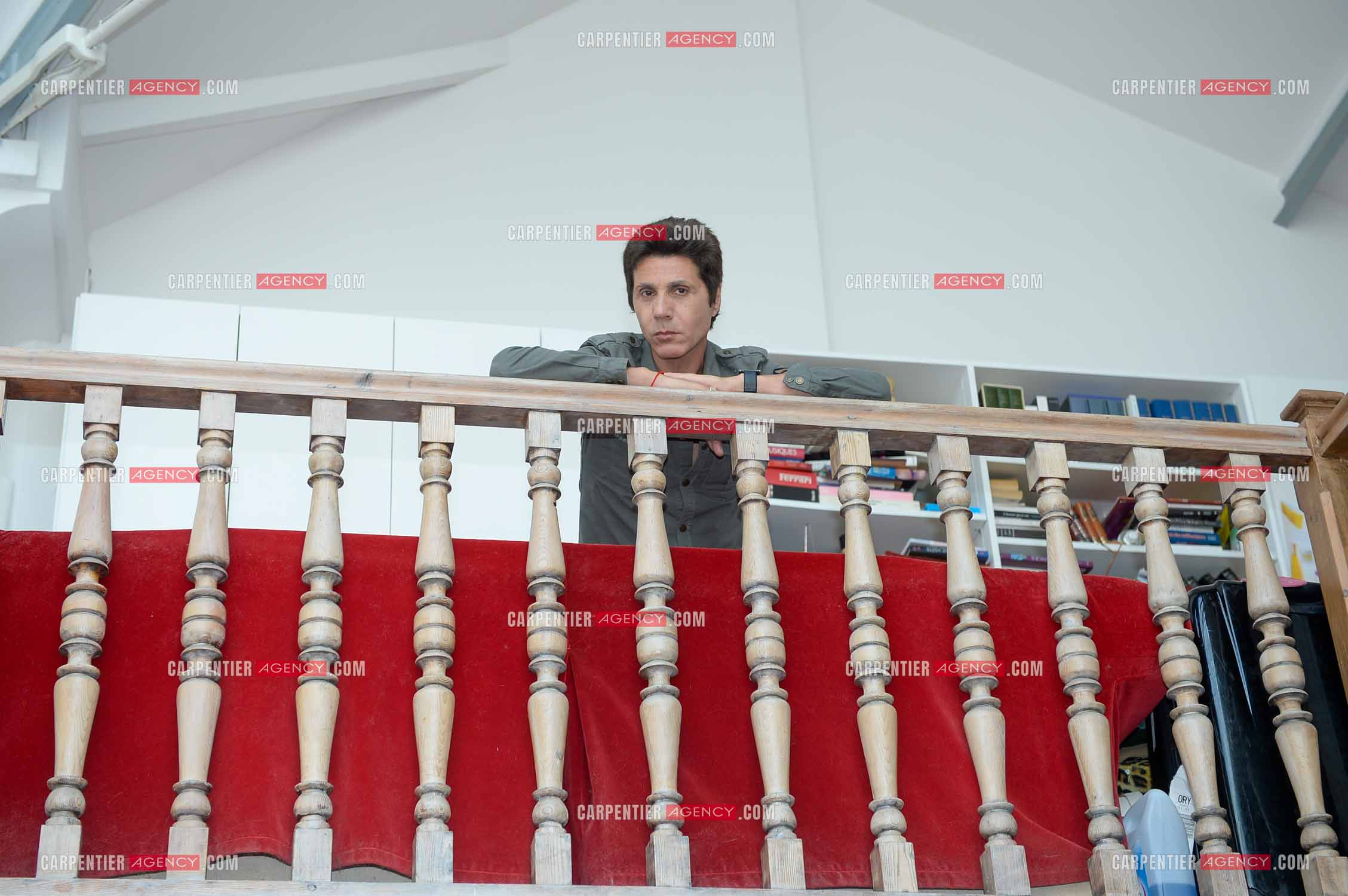 Rendez-vous privé pour un sujet presse chez le chanteur Jean-Luc Lahaye dans son duplex parisien.  ( Exclusif )