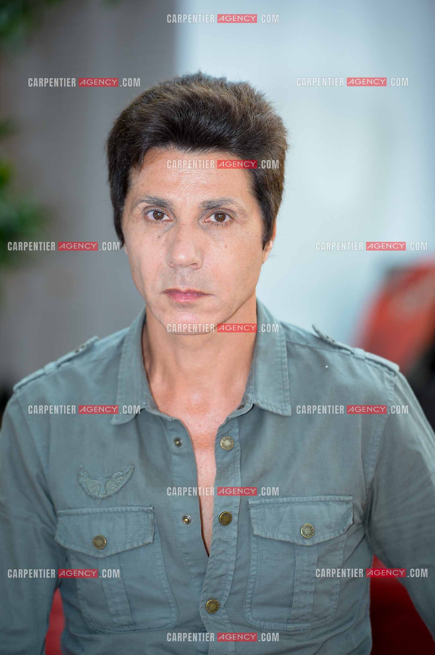 Rendez-vous privé pour un sujet presse chez le chanteur Jean-Luc Lahaye dans son duplex parisien.  ( Exclusif )