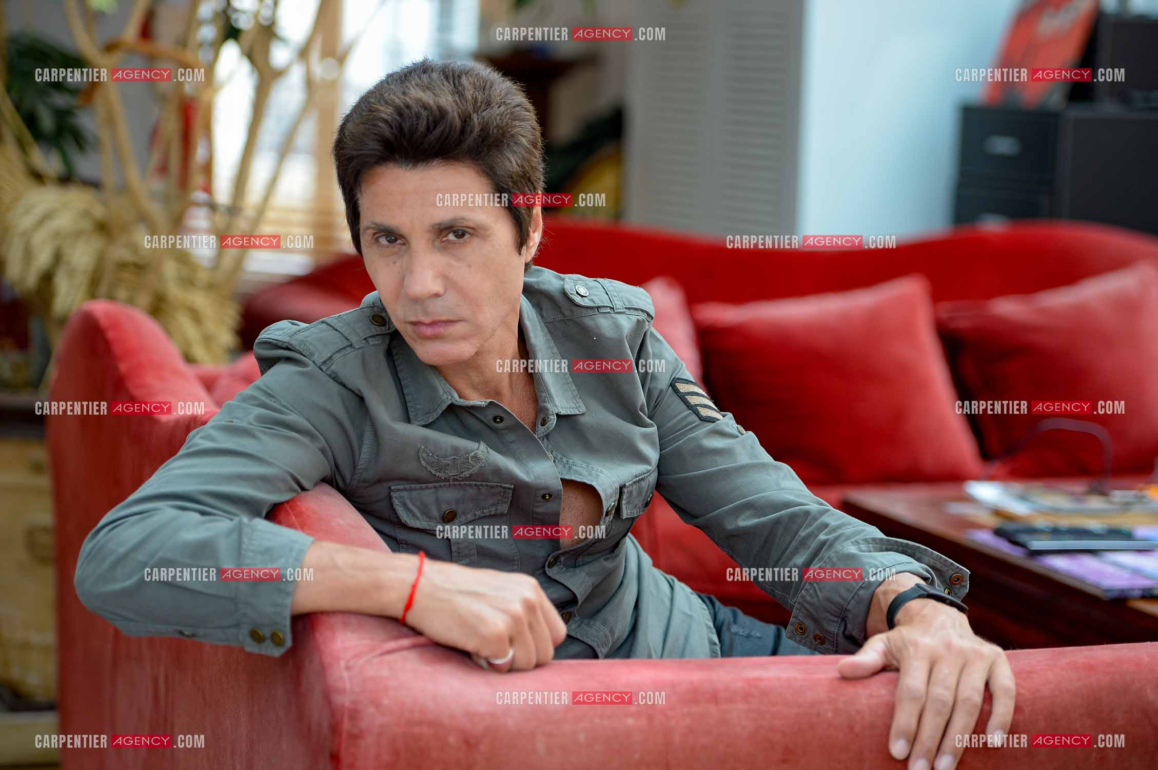 Rendez-vous privé pour un sujet presse chez le chanteur Jean-Luc Lahaye dans son duplex parisien.  ( Exclusif )