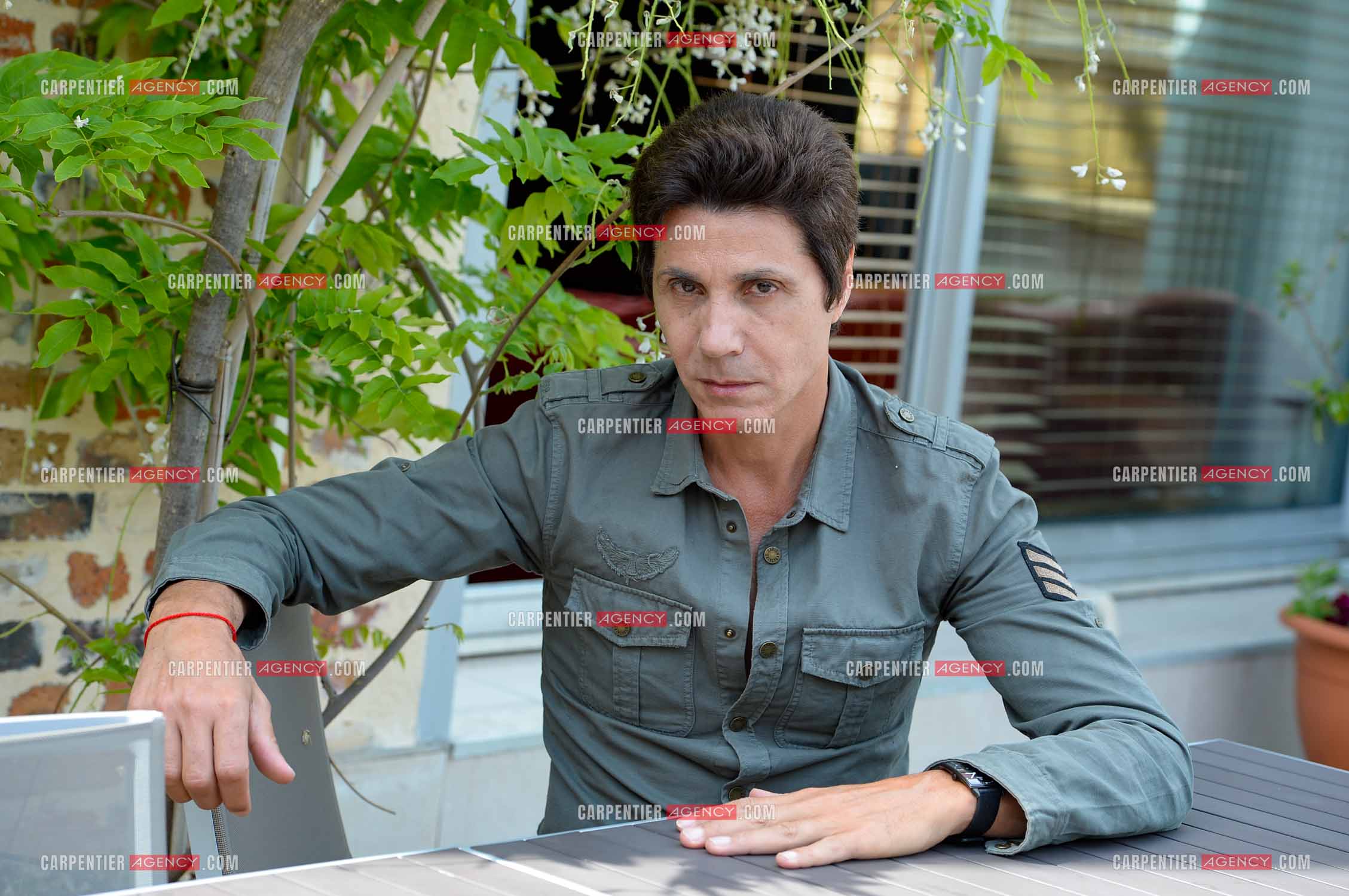 Rendez-vous privé pour un sujet presse chez le chanteur Jean-Luc Lahaye dans son duplex parisien.  ( Exclusif )