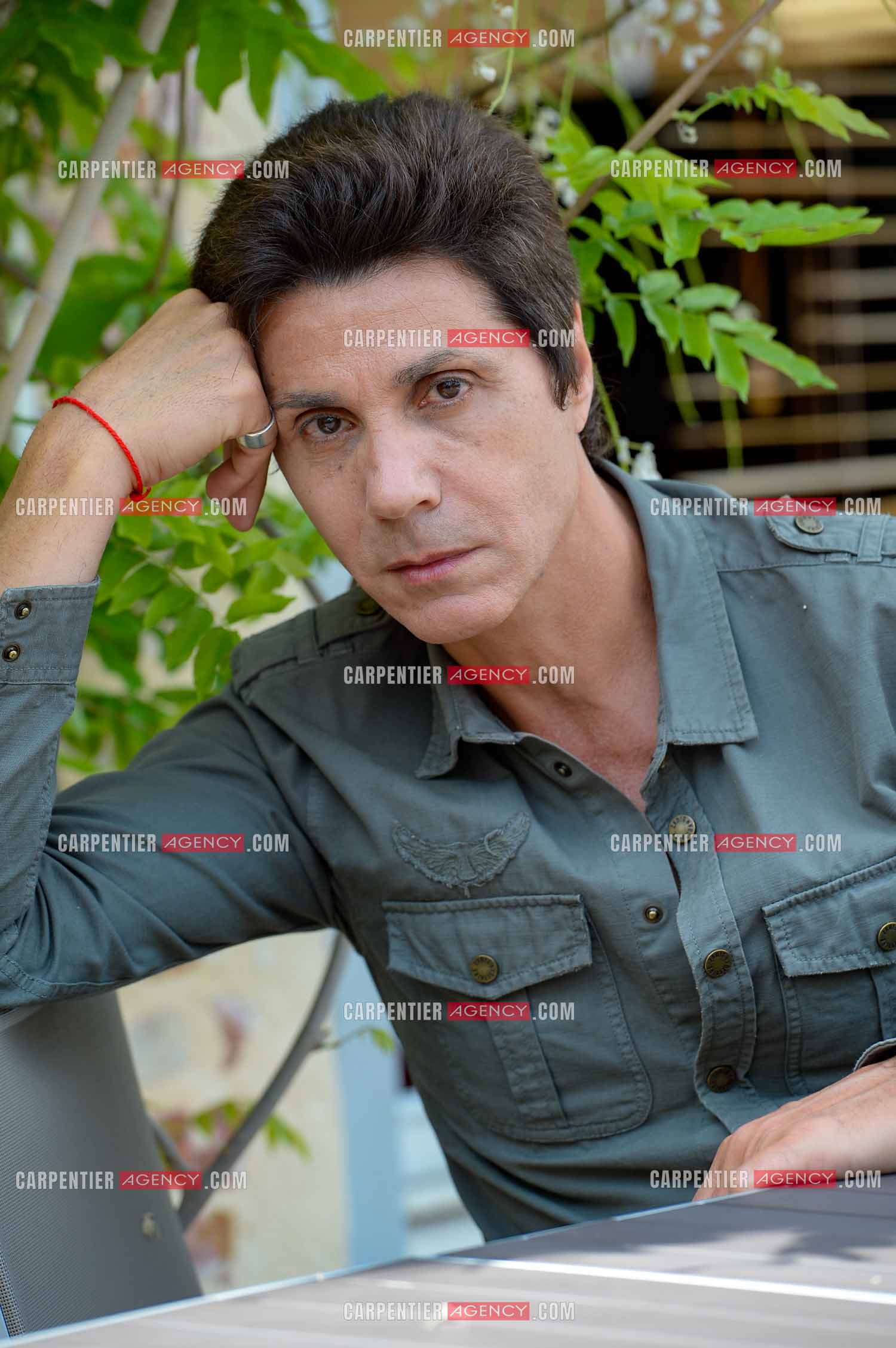 Rendez-vous privé pour un sujet presse chez le chanteur Jean-Luc Lahaye dans son duplex parisien.  ( Exclusif )