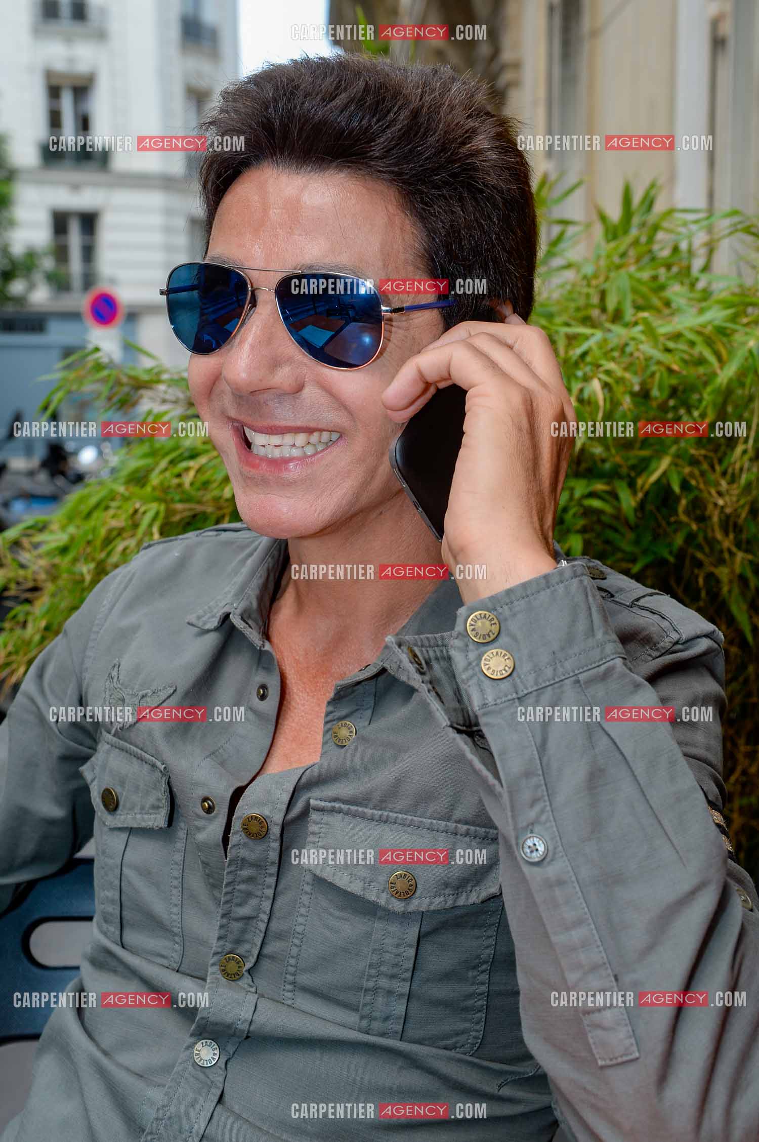 Rendez-vous privé pour un sujet presse chez le chanteur Jean-Luc Lahaye dans son duplex parisien.  ( Exclusif )