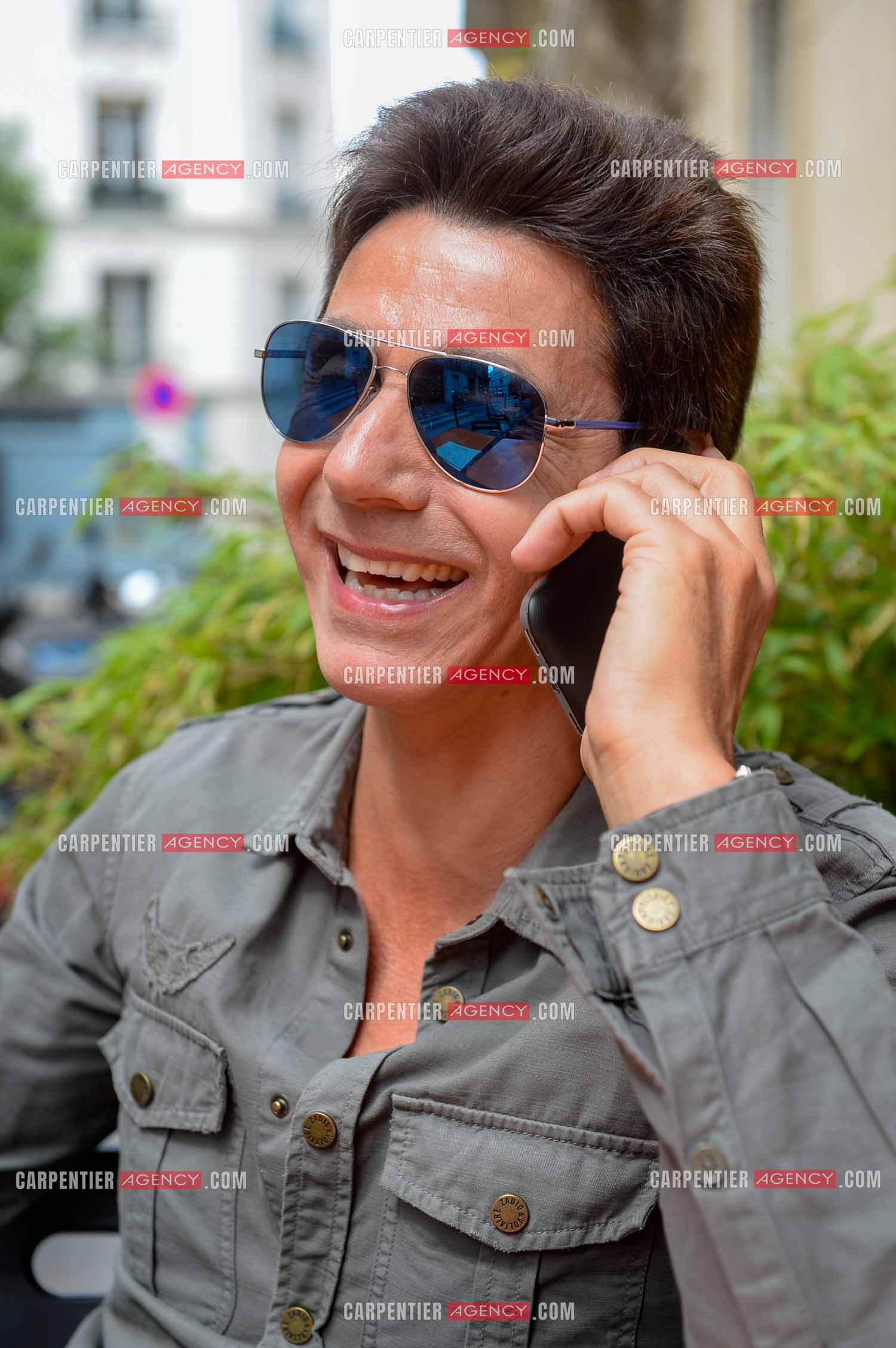 Rendez-vous privé pour un sujet presse chez le chanteur Jean-Luc Lahaye dans son duplex parisien.  ( Exclusif )