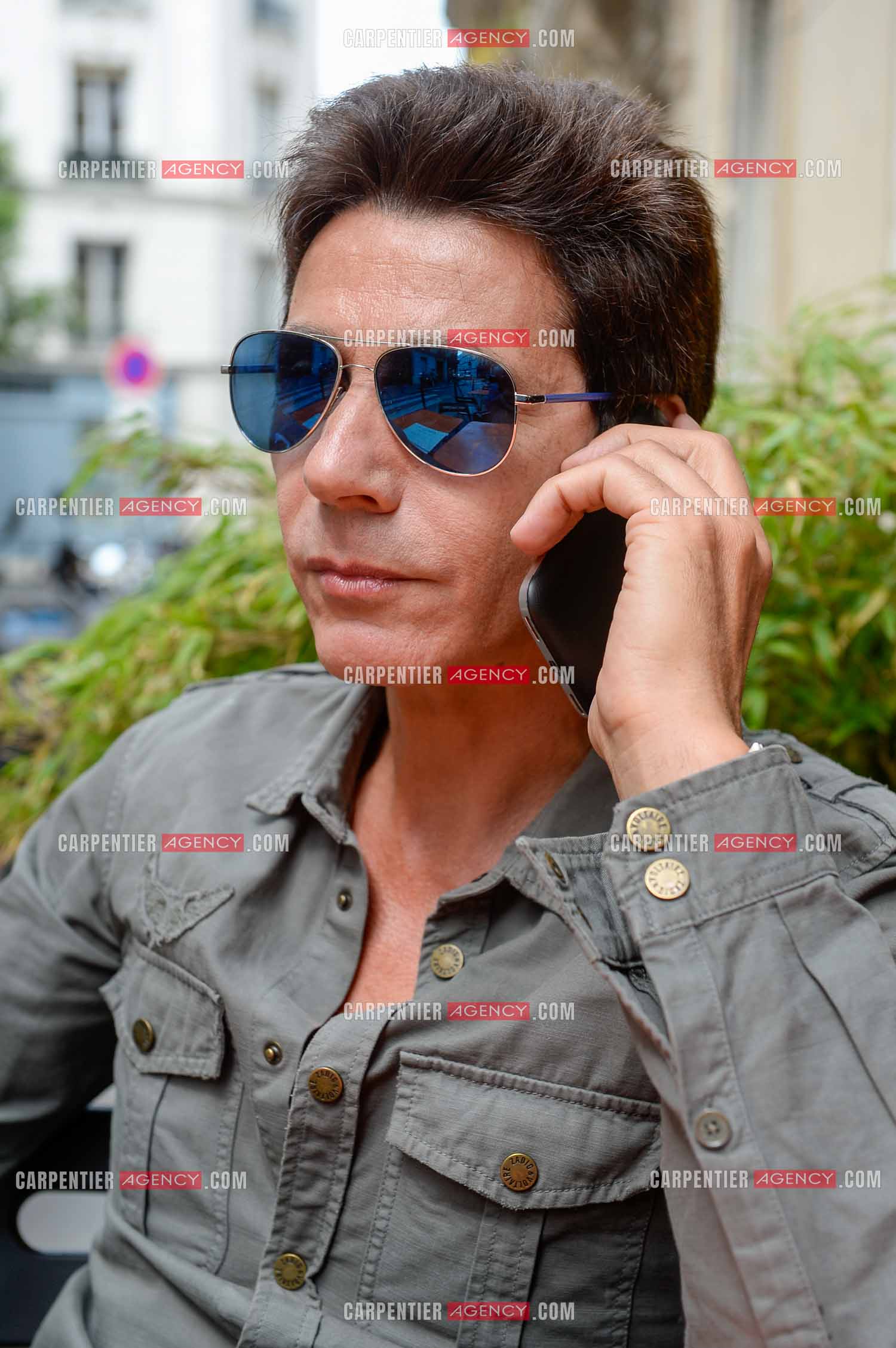 Rendez-vous privé pour un sujet presse chez le chanteur Jean-Luc Lahaye dans son duplex parisien.  ( Exclusif )