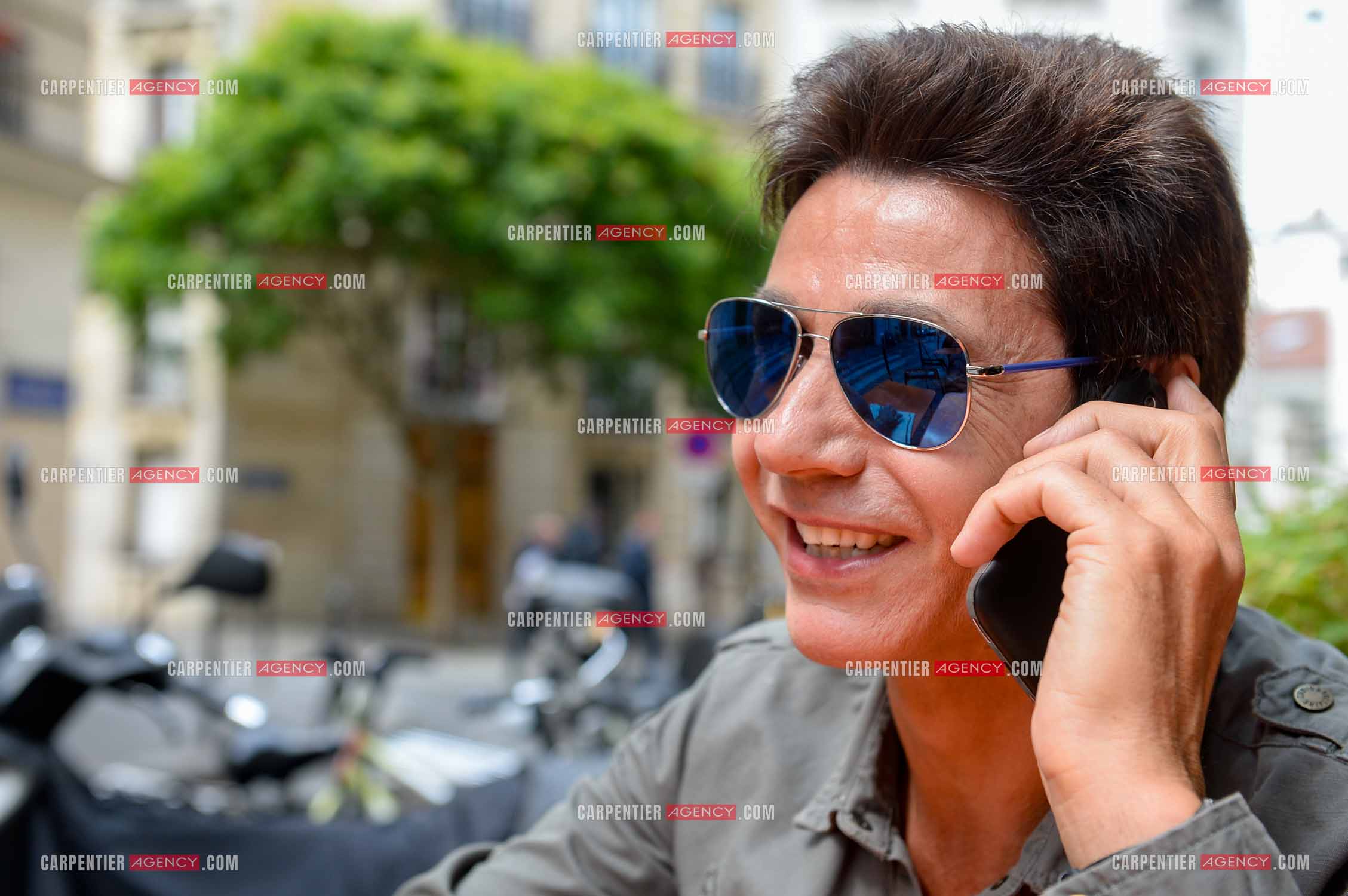 Rendez-vous privé pour un sujet presse chez le chanteur Jean-Luc Lahaye dans son duplex parisien.  ( Exclusif )