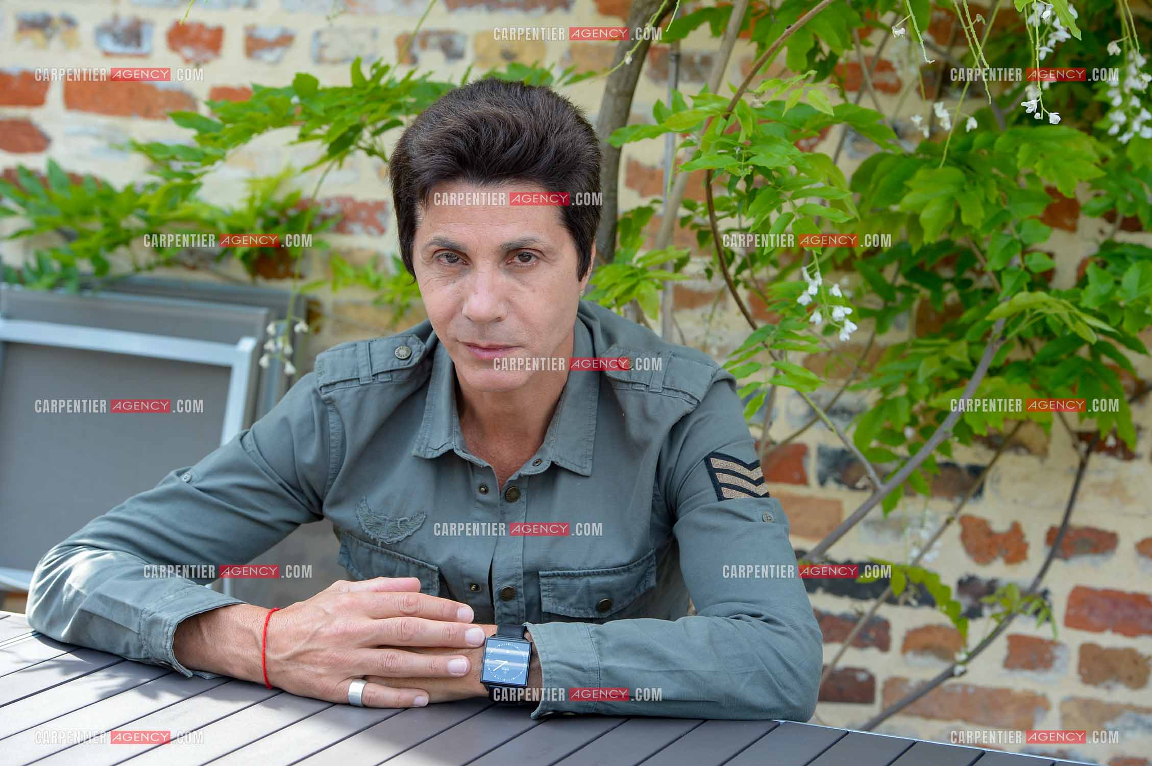 Rendez-vous privé pour un sujet presse chez le chanteur Jean-Luc Lahaye dans son duplex parisien.  ( Exclusif )