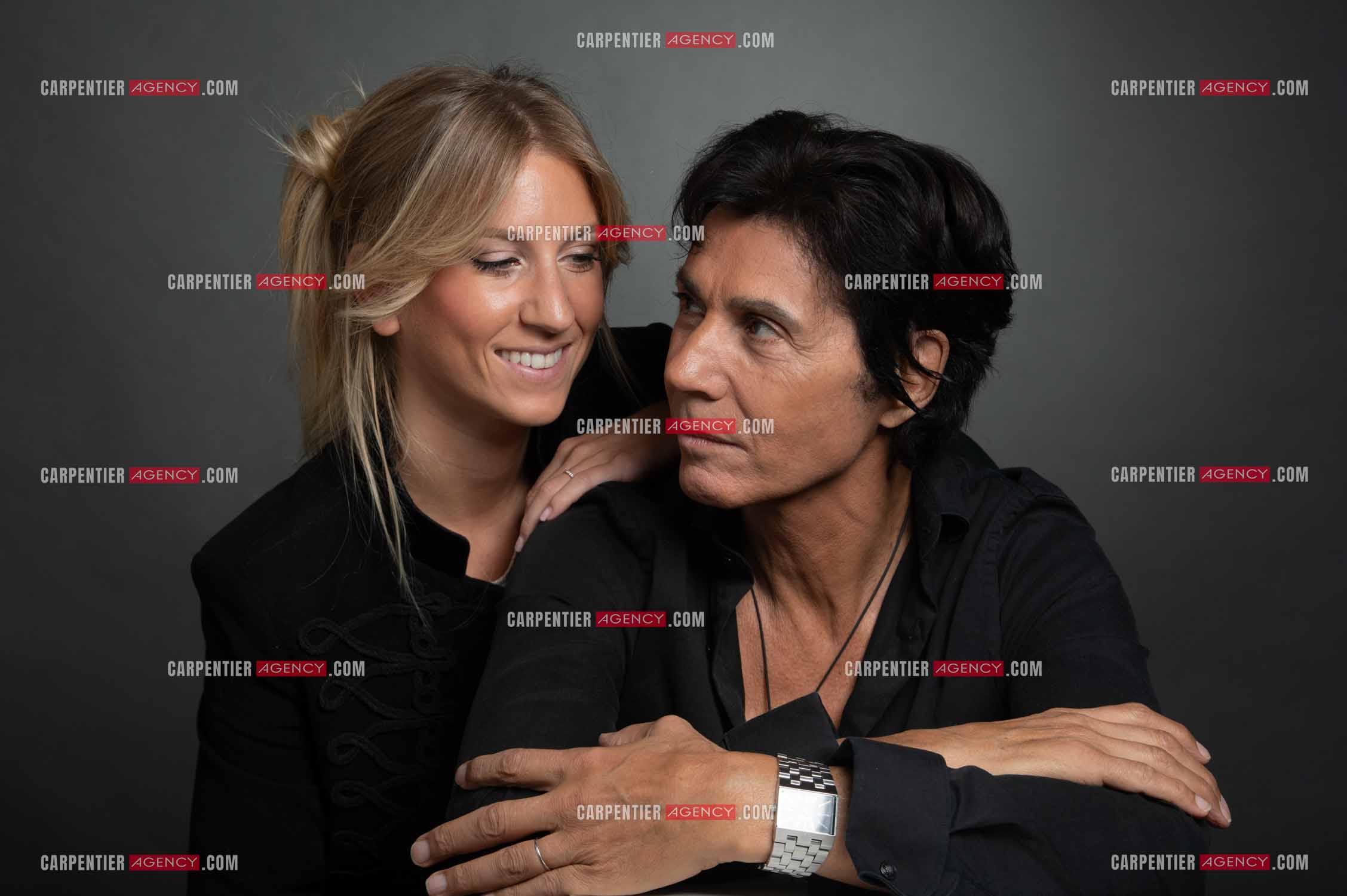 Le chanteur Jean-Luc Lahaye et sa compagne Paola vont se marier demain le 02 juillet à Paris à la mairie du 18 èm arrondissement. ( Exclusif )