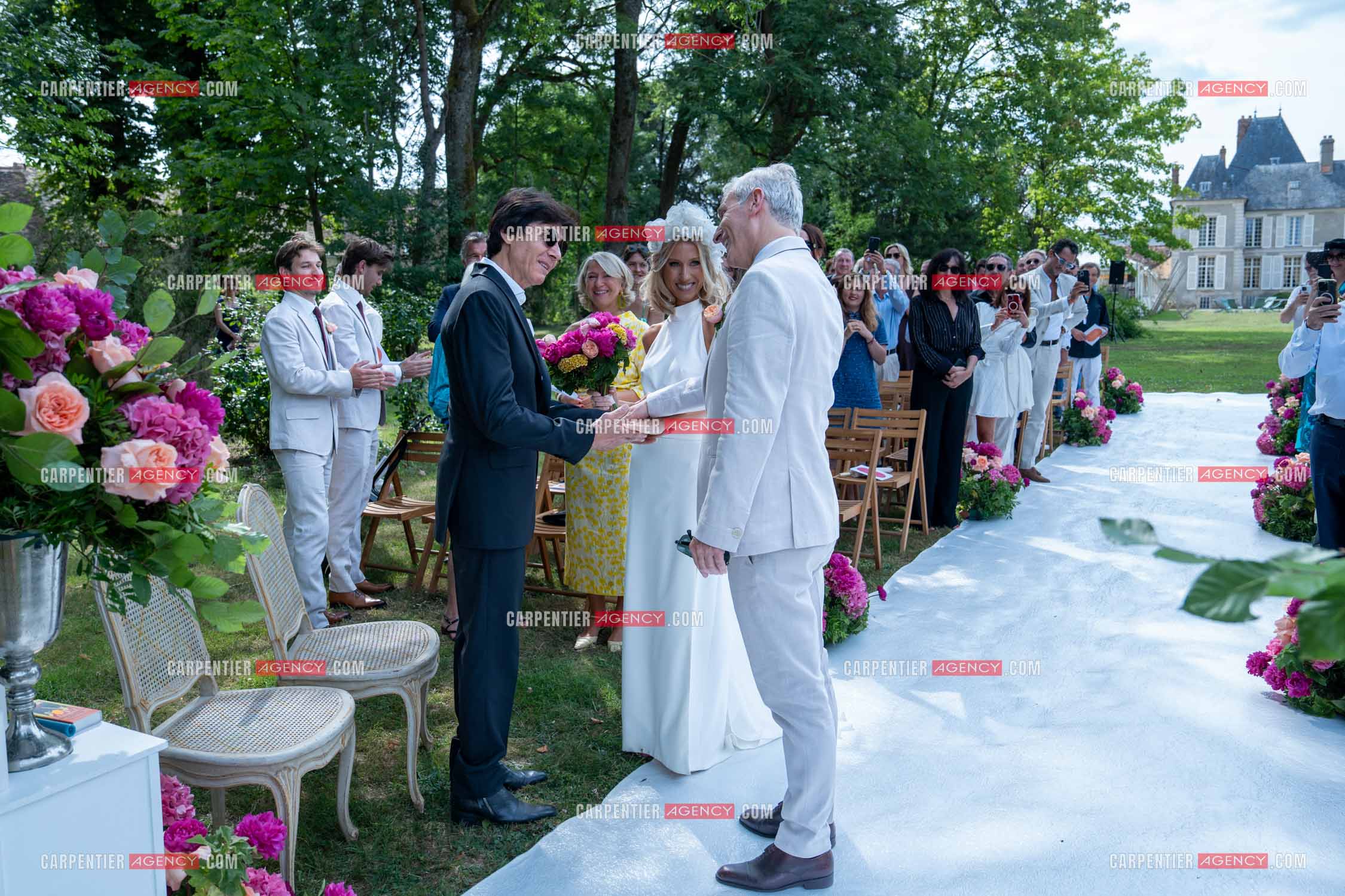 Mariage entre Jean-Luc Lahaye et Paola Aubin à la mairie du 18 èm arrondissement de Paris, et la cérémonie religieuse au château de Janvry.  ( Exclusif )