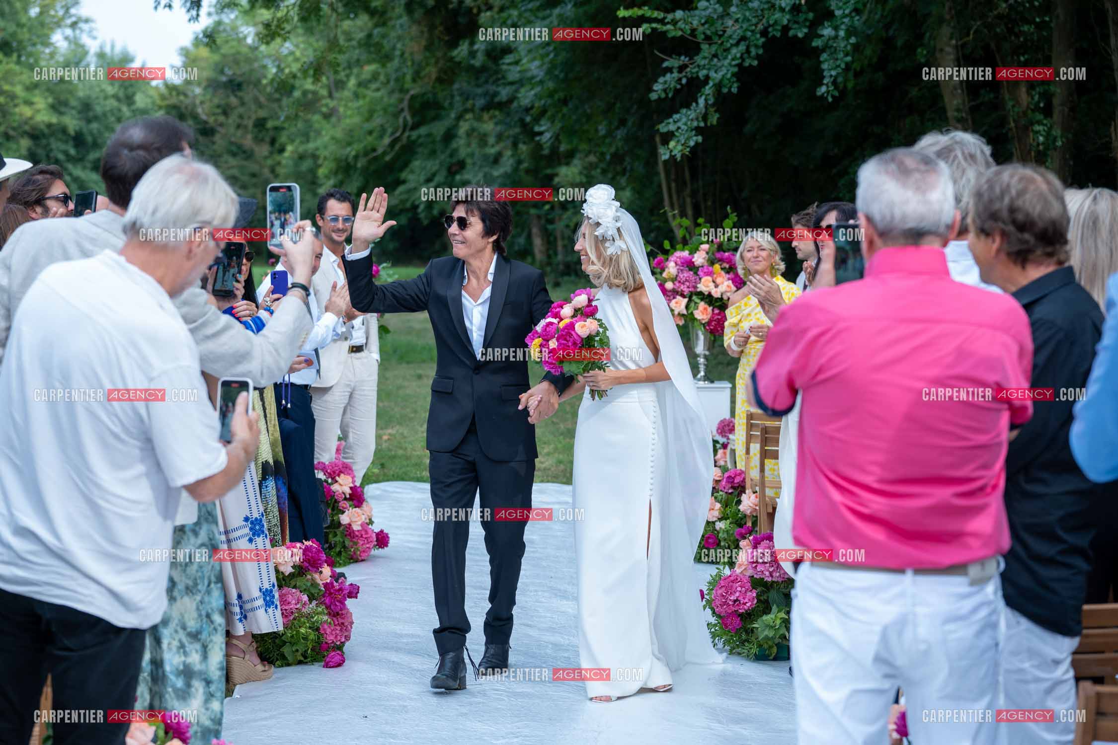 Mariage entre Jean-Luc Lahaye et Paola Aubin à la mairie du 18 èm arrondissement de Paris, et la cérémonie religieuse au château de Janvry.  ( Exclusif )