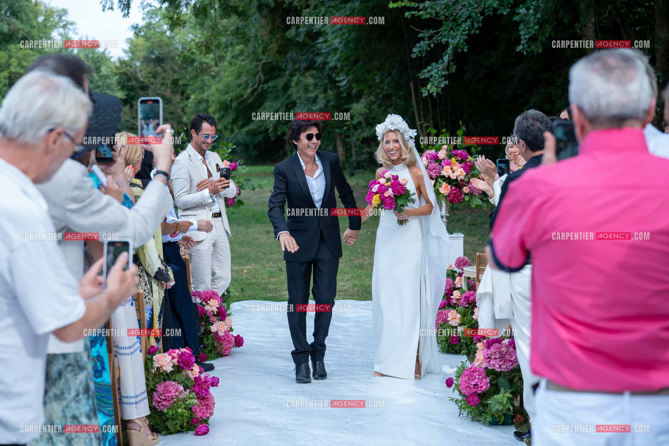 Mariage entre Jean-Luc Lahaye et Paola Aubin à la mairie du 18 èm arrondissement de Paris, et la cérémonie religieuse au château de Janvry.  ( Exclusif )
