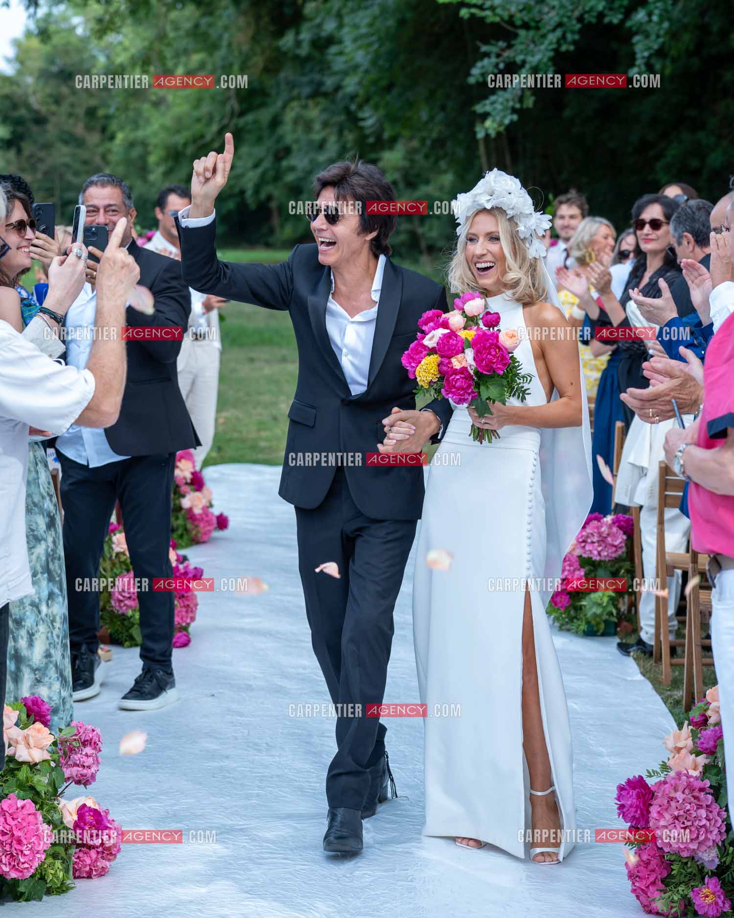 Mariage entre Jean-Luc Lahaye et Paola Aubin à la mairie du 18 èm arrondissement de Paris, et la cérémonie religieuse au château de Janvry.  ( Exclusif )