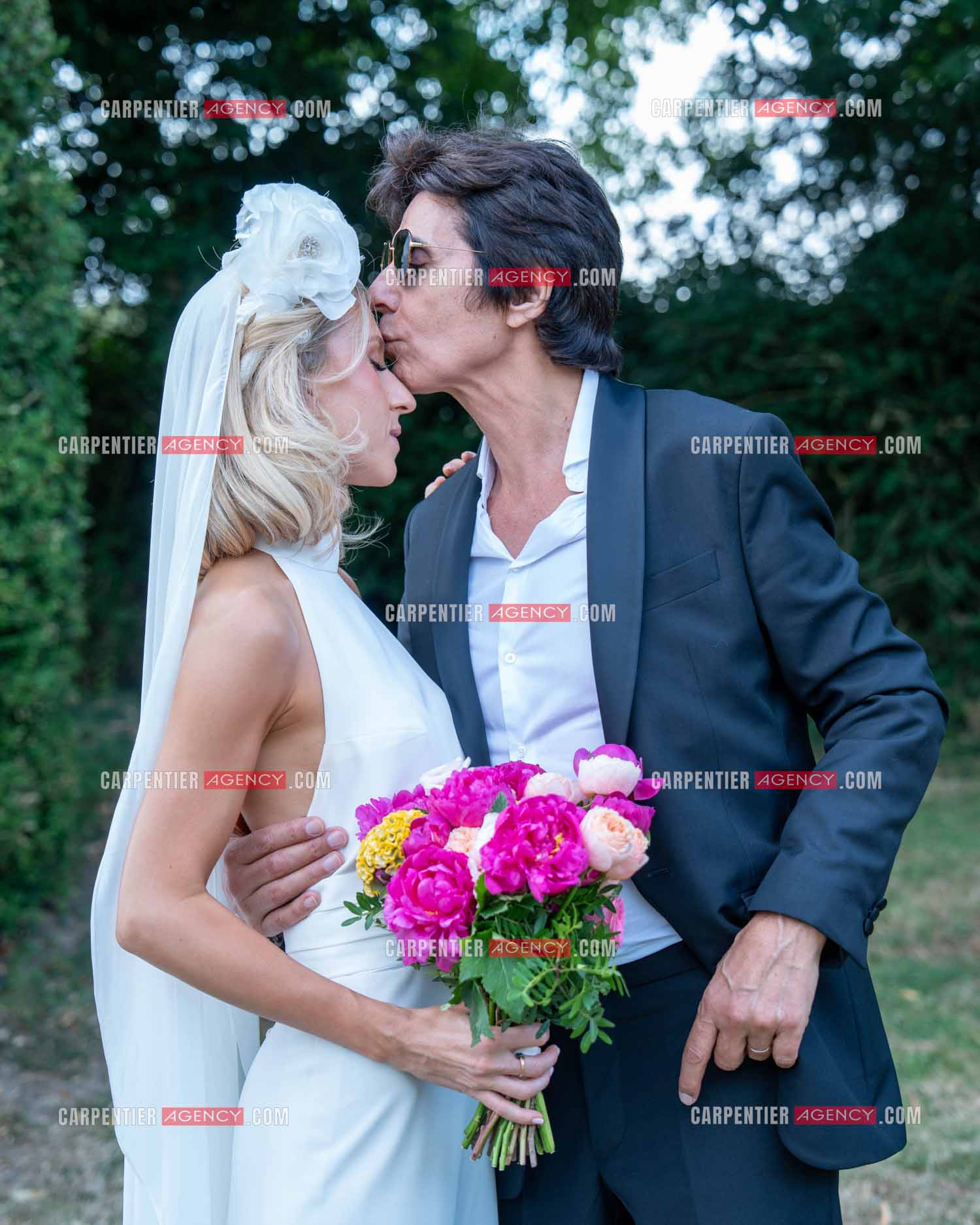 Mariage entre Jean-Luc Lahaye et Paola Aubin à la mairie du 18 èm arrondissement de Paris, et la cérémonie religieuse au château de Janvry.  ( Exclusif )