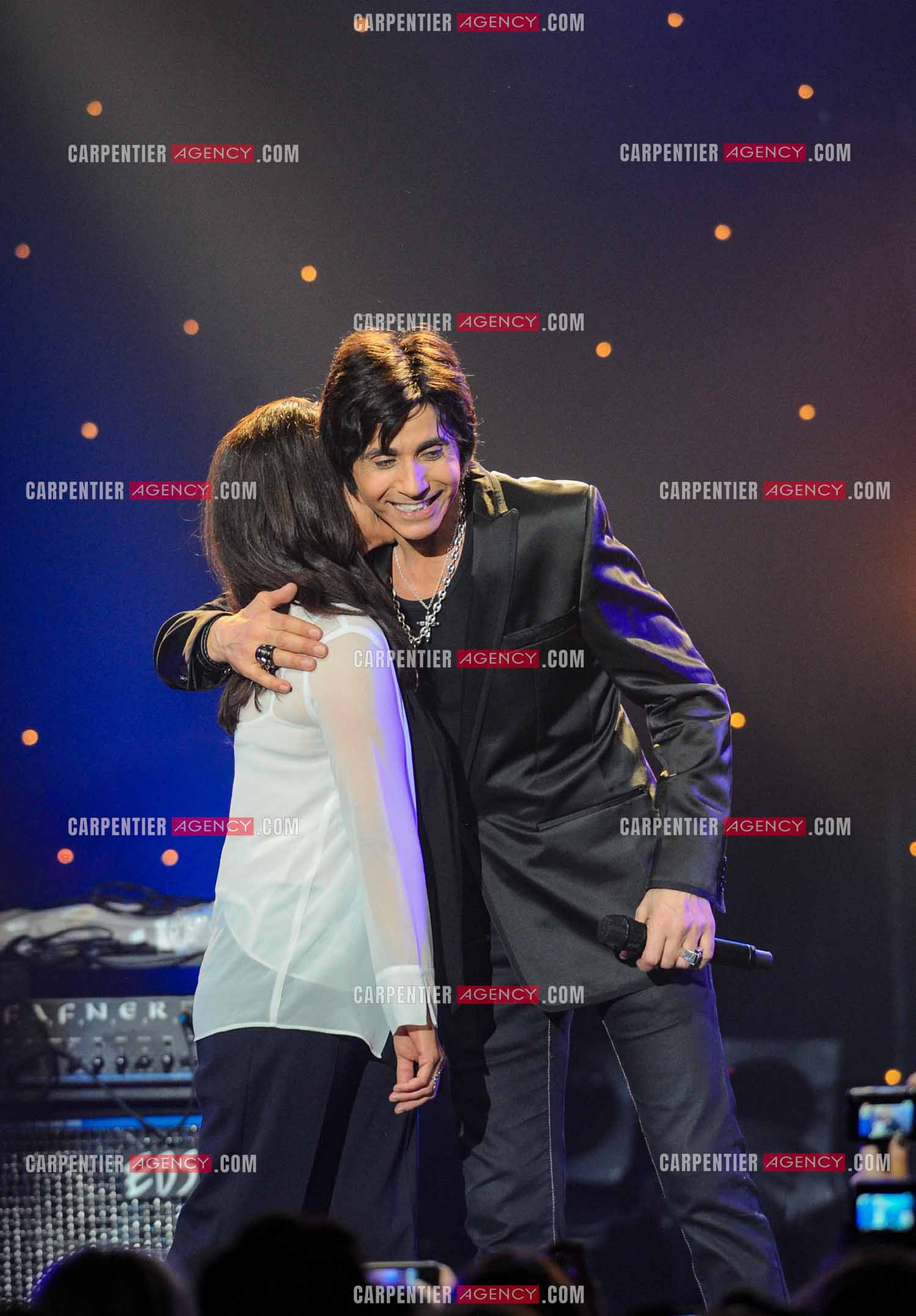 Le chanteur Jean-Luc Lahaye en concert au Bataclan. Jean-Luc et son ex femme Aurélie pour un duo. ( Exclusif )
