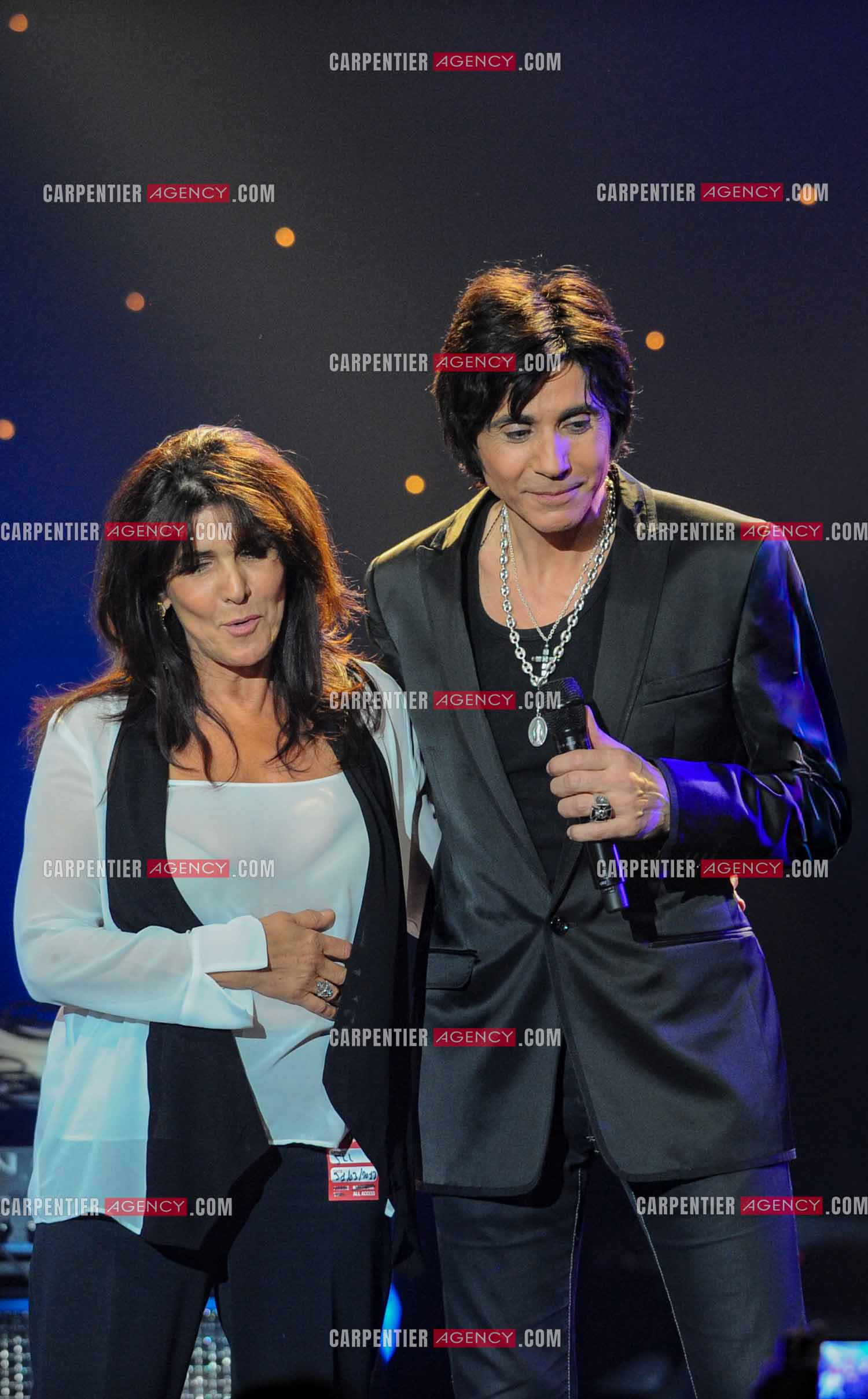 Le chanteur Jean-Luc Lahaye en concert au Bataclan. Jean-Luc et son ex femme Aurélie pour un duo. ( Exclusif )