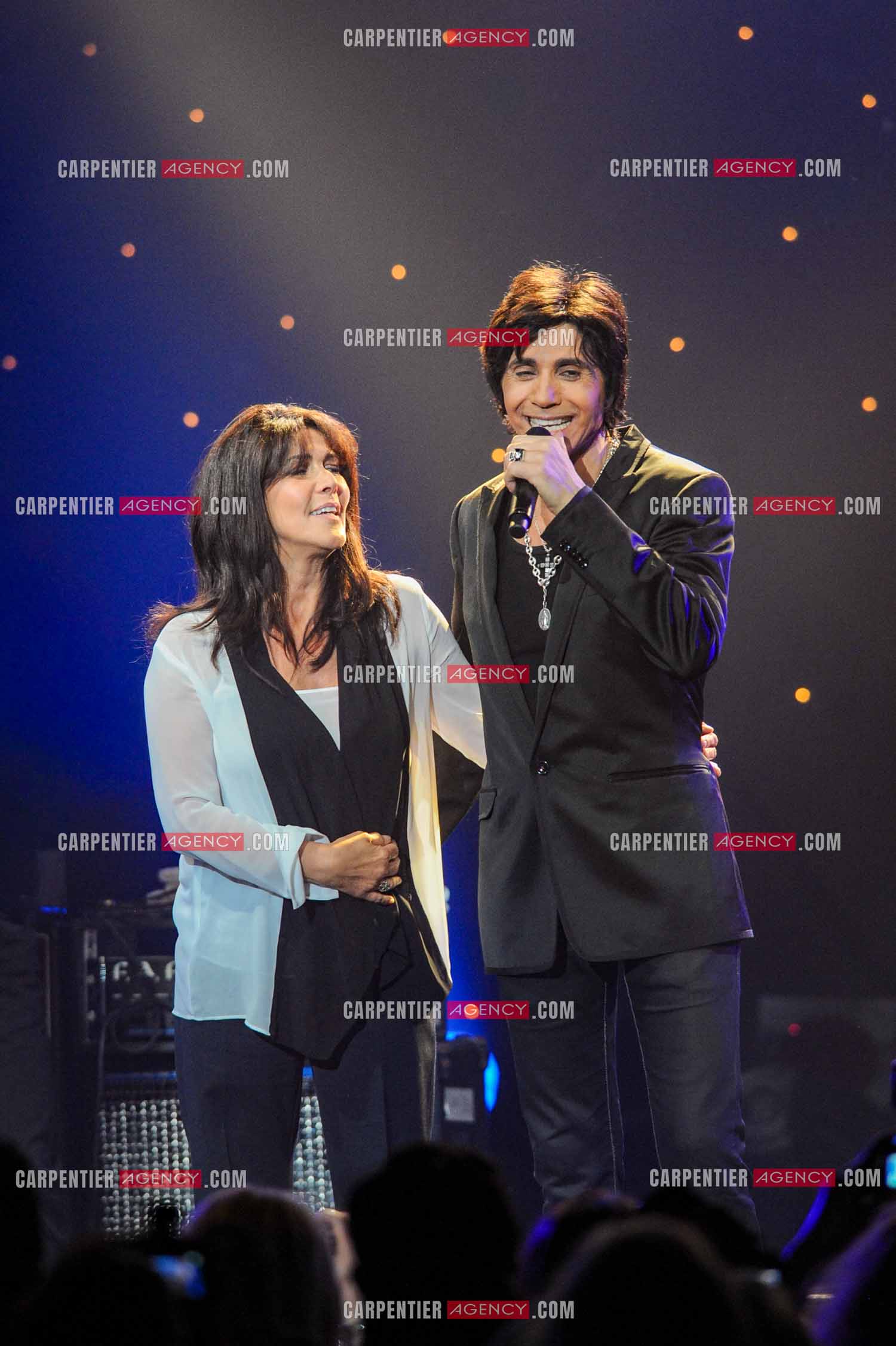 Le chanteur Jean-Luc Lahaye en concert au Bataclan. Jean-Luc et son ex femme Aurélie pour un duo. ( Exclusif )