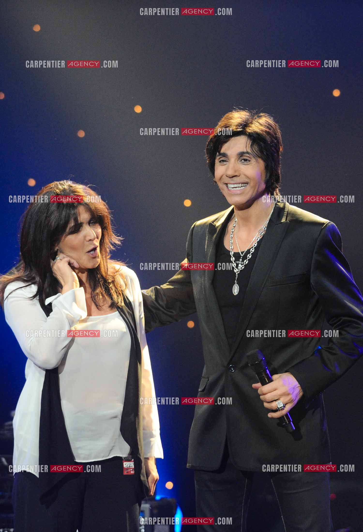 Le chanteur Jean-Luc Lahaye en concert au Bataclan. Jean-Luc et son ex femme Aurélie pour un duo. ( Exclusif )