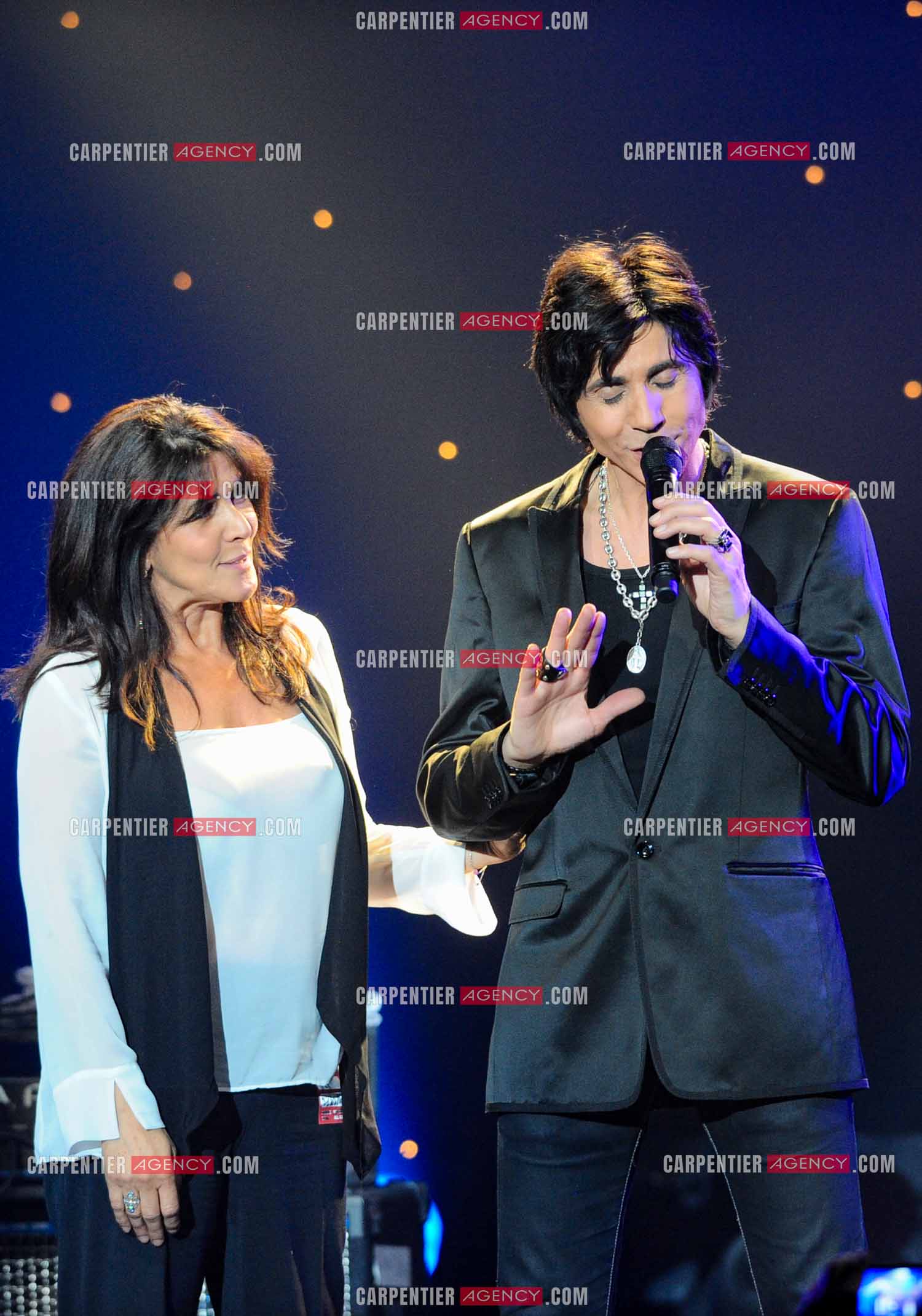 Le chanteur Jean-Luc Lahaye en concert au Bataclan. Jean-Luc et son ex femme Aurélie pour un duo. ( Exclusif )