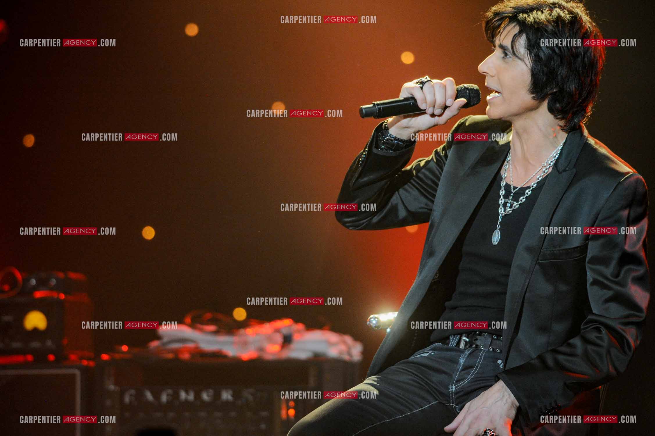 Le chanteur Jean-Luc Lahaye en concert au Bataclan.  ( Exclusif )