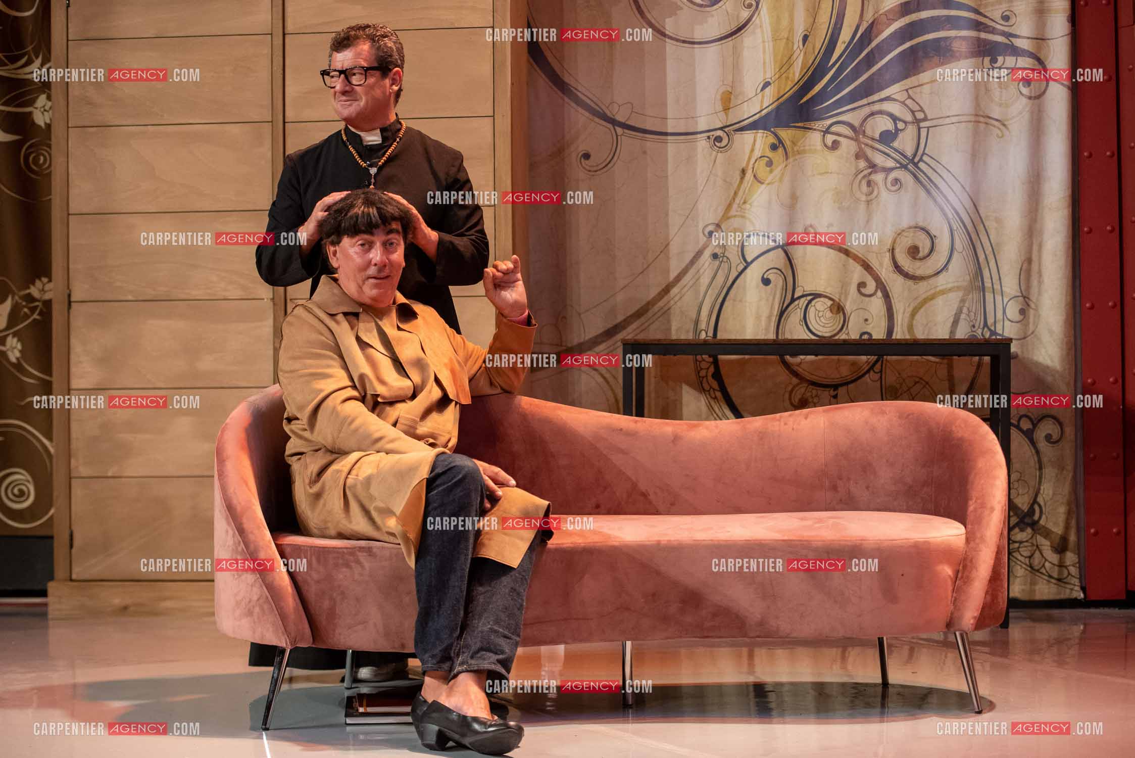 Eric Carrière et Francis Ginibré les deux humoristes Français formant le duo “Les Chevaliers Du Fiel“ au théâtre de Paris à Avignon.    ( Exclusif )