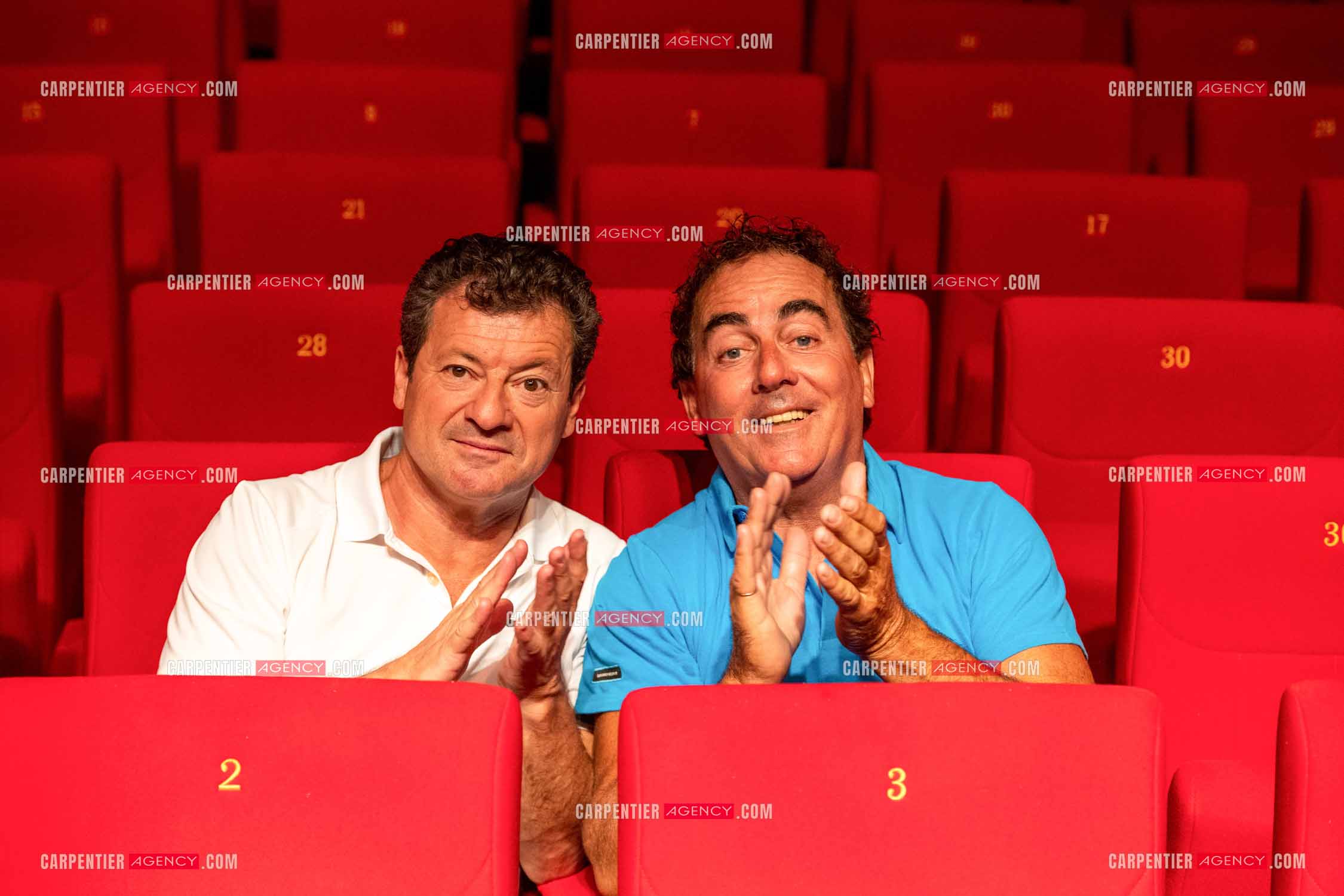 Eric Carrière et Francis Ginibré les deux humoristes Français formant le duo “Les Chevaliers Du Fiel“ au théâtre de Paris à Avignon.    ( Exclusif )