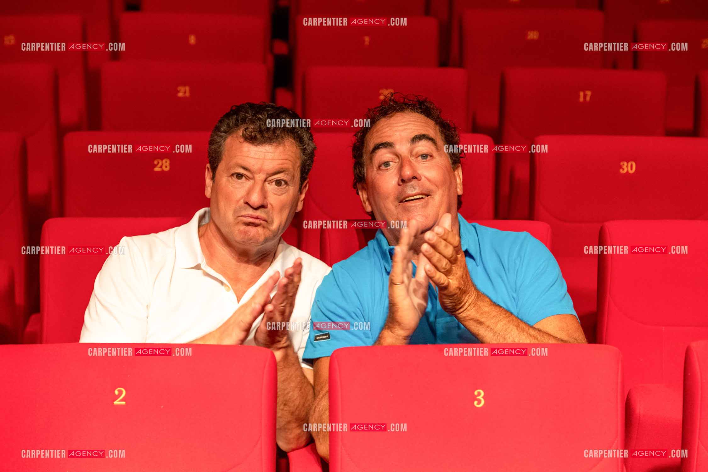 Eric Carrière et Francis Ginibré les deux humoristes Français formant le duo “Les Chevaliers Du Fiel“ au théâtre de Paris à Avignon.    ( Exclusif )