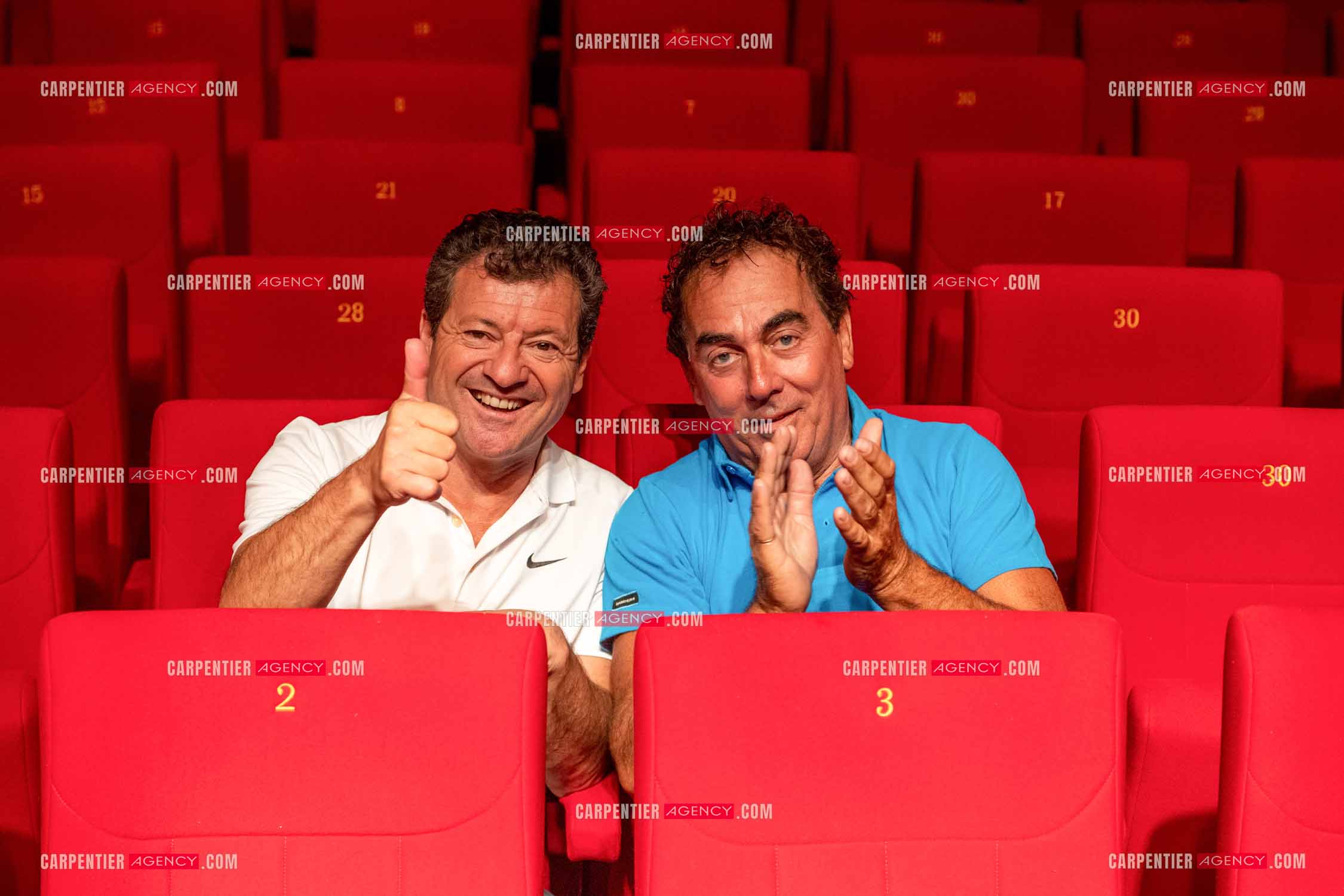 Eric Carrière et Francis Ginibré les deux humoristes Français formant le duo “Les Chevaliers Du Fiel“ au théâtre de Paris à Avignon.    ( Exclusif )