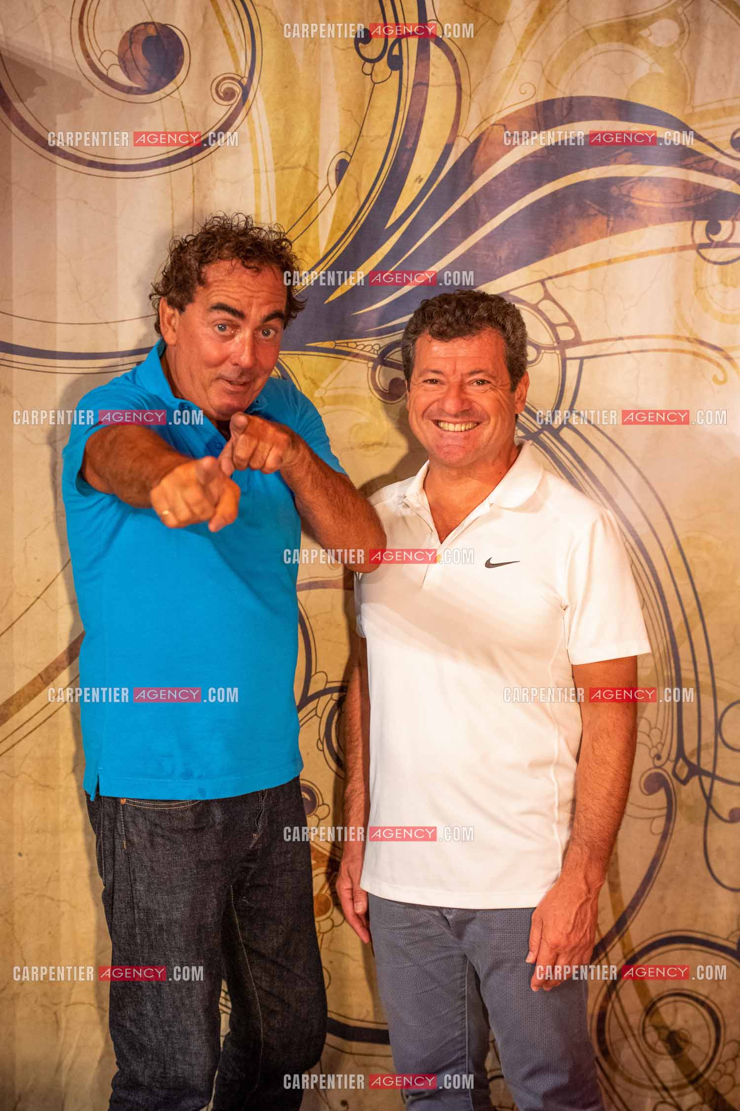 Eric Carrière et Francis Ginibré les deux humoristes Français formant le duo “Les Chevaliers Du Fiel“ au théâtre de Paris à Avignon.    ( Exclusif )