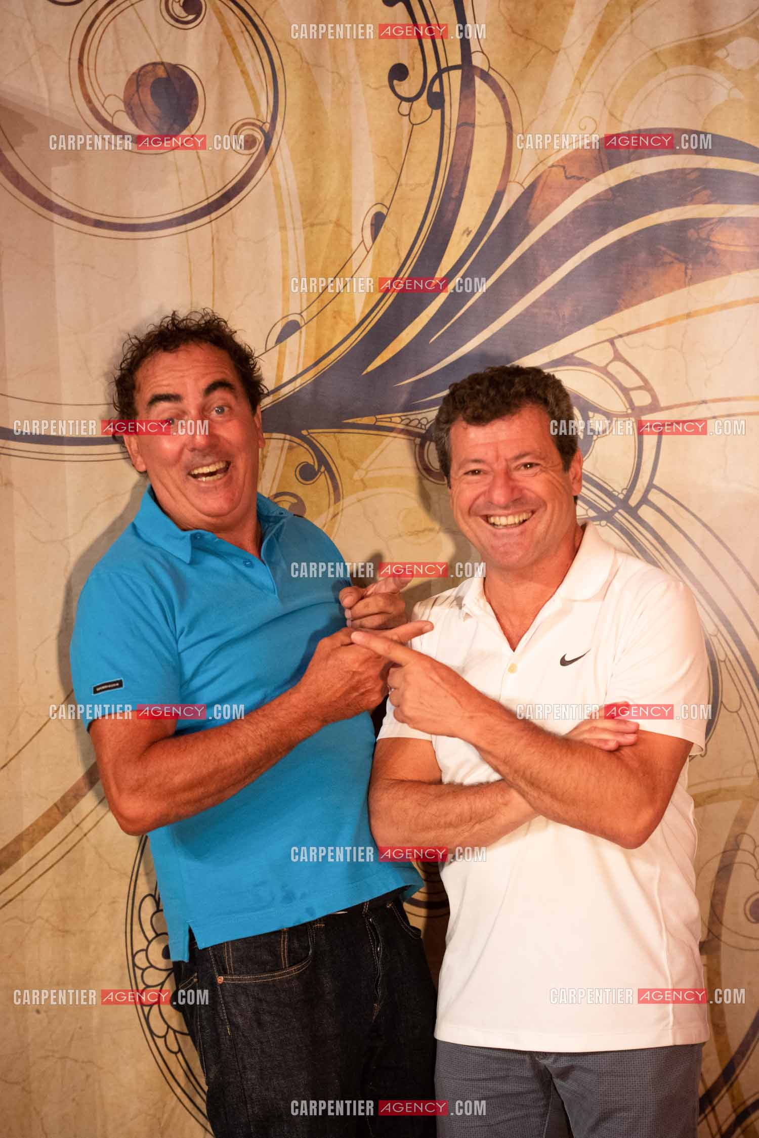 Eric Carrière et Francis Ginibré les deux humoristes Français formant le duo “Les Chevaliers Du Fiel“ au théâtre de Paris à Avignon.    ( Exclusif )