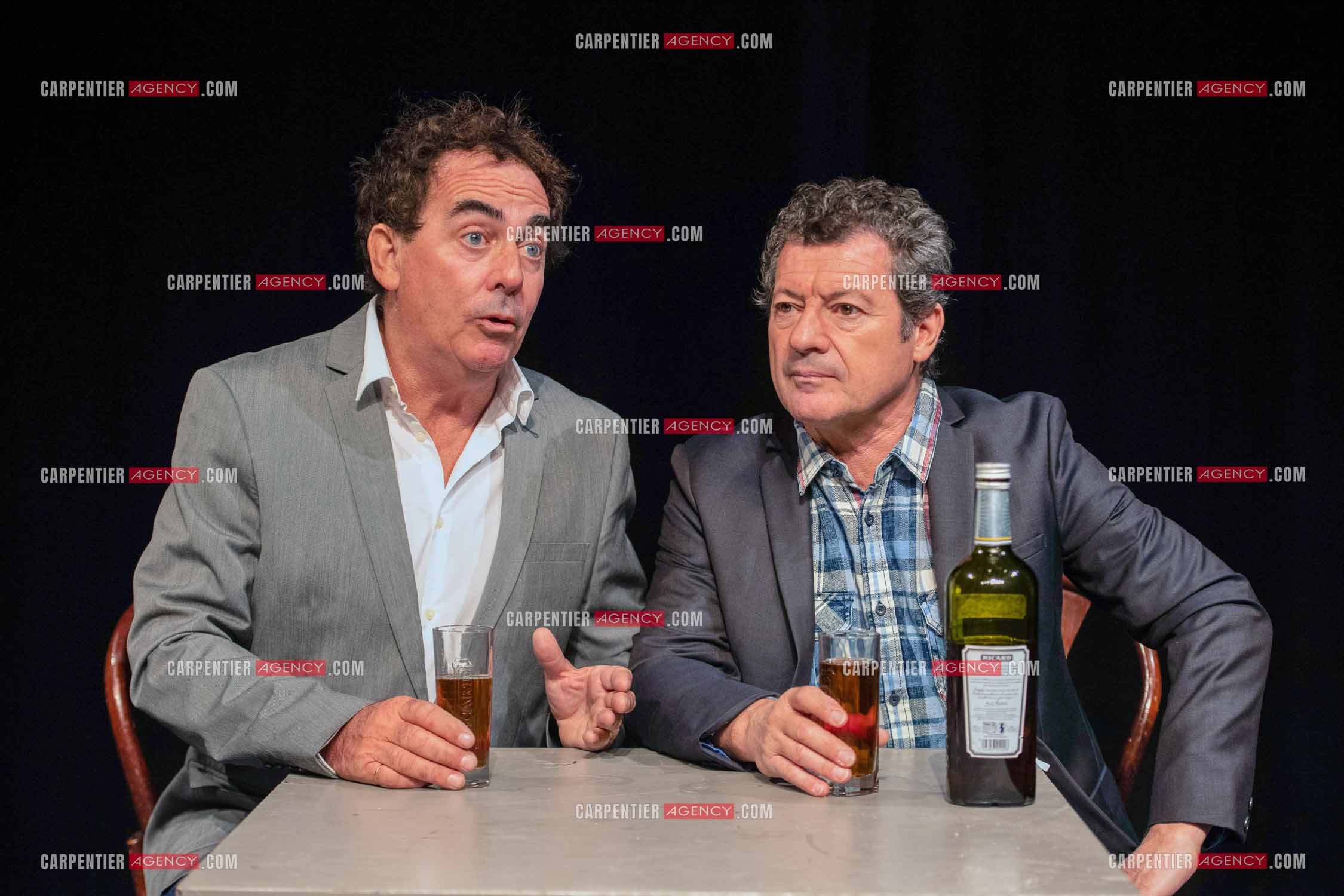 Eric Carrière et Francis Ginibré les deux humoristes Français formant le duo “Les Chevaliers Du Fiel“ au théâtre de Paris à Avignon.    ( Exclusif )