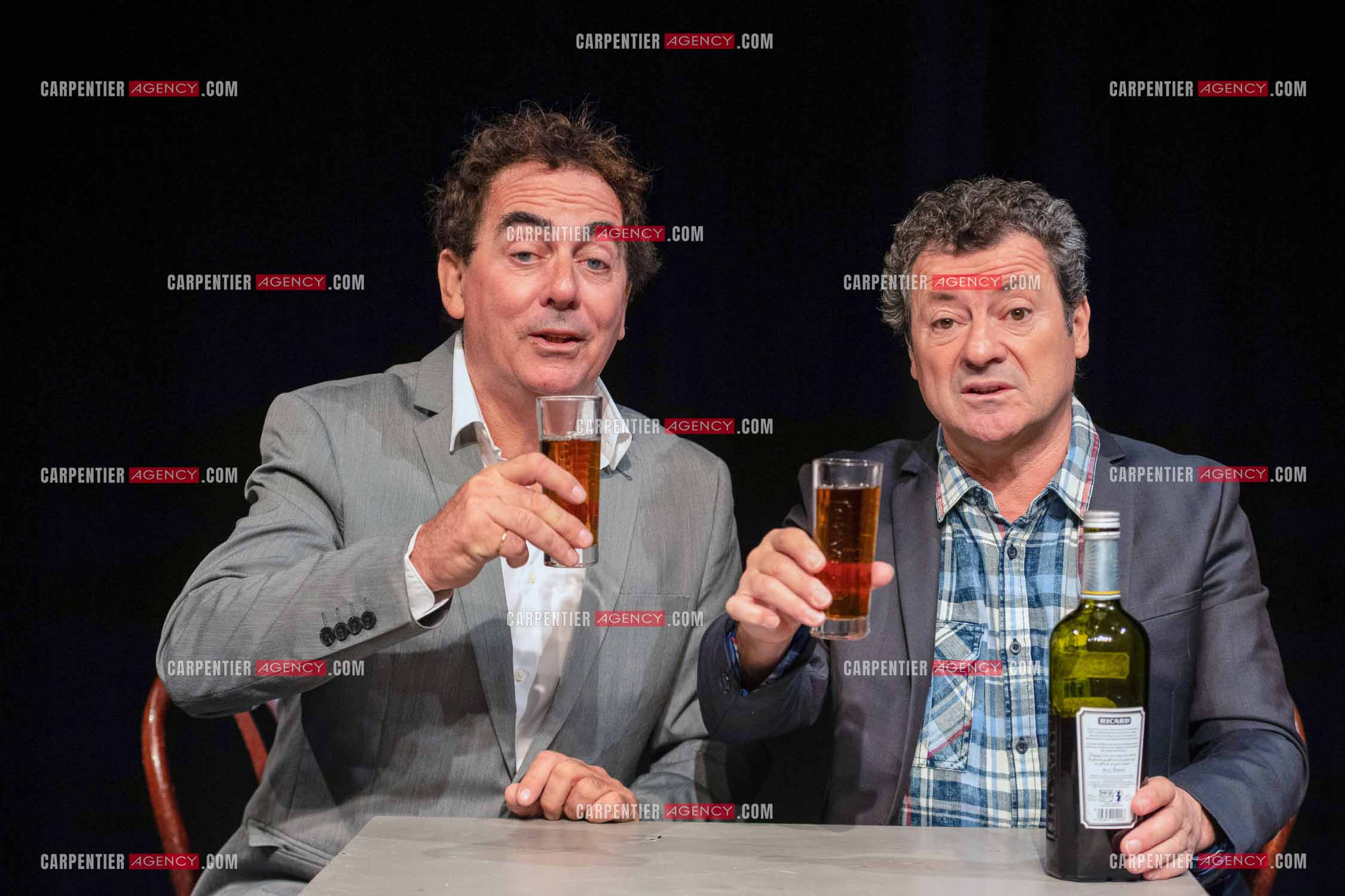 Eric Carrière et Francis Ginibré les deux humoristes Français formant le duo “Les Chevaliers Du Fiel“ au théâtre de Paris à Avignon.    ( Exclusif )