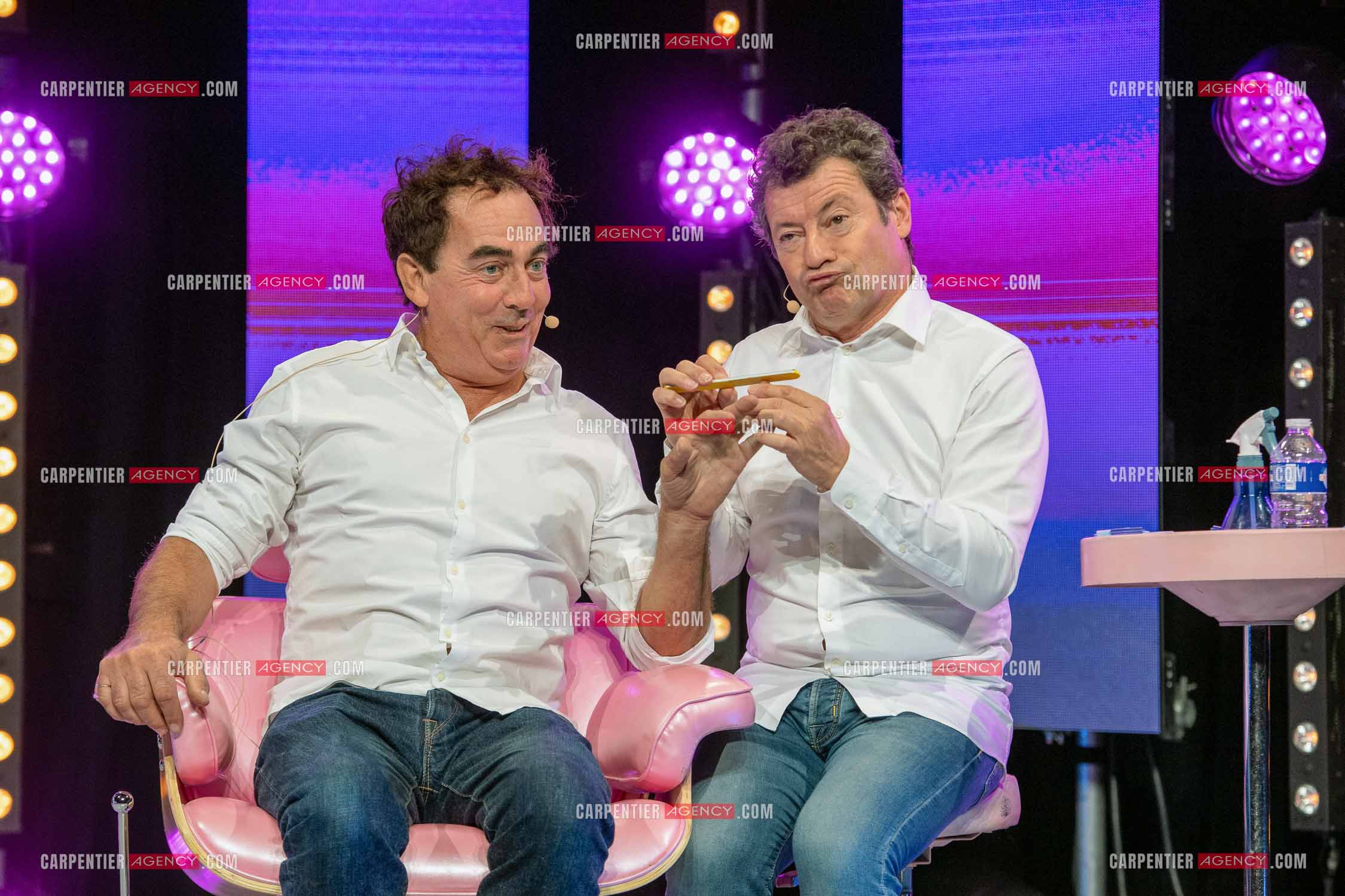 Eric Carrière et Francis Ginibré les deux humoristes Français formant le duo “Les Chevaliers Du Fiel“ au théâtre de Paris à Avignon.    ( Exclusif )