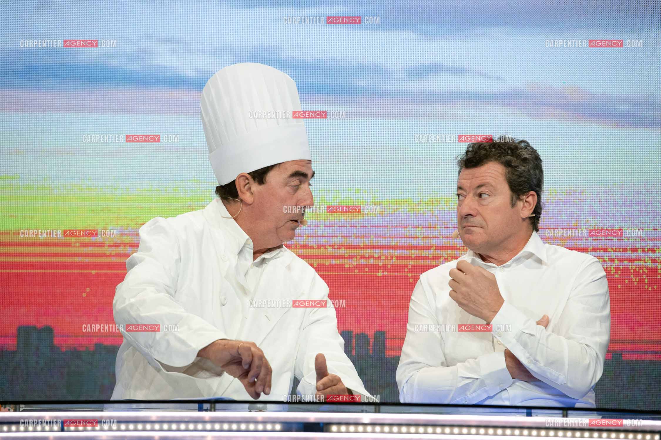 Eric Carrière et Francis Ginibré les deux humoristes Français formant le duo “Les Chevaliers Du Fiel“ au théâtre de Paris à Avignon.    ( Exclusif )