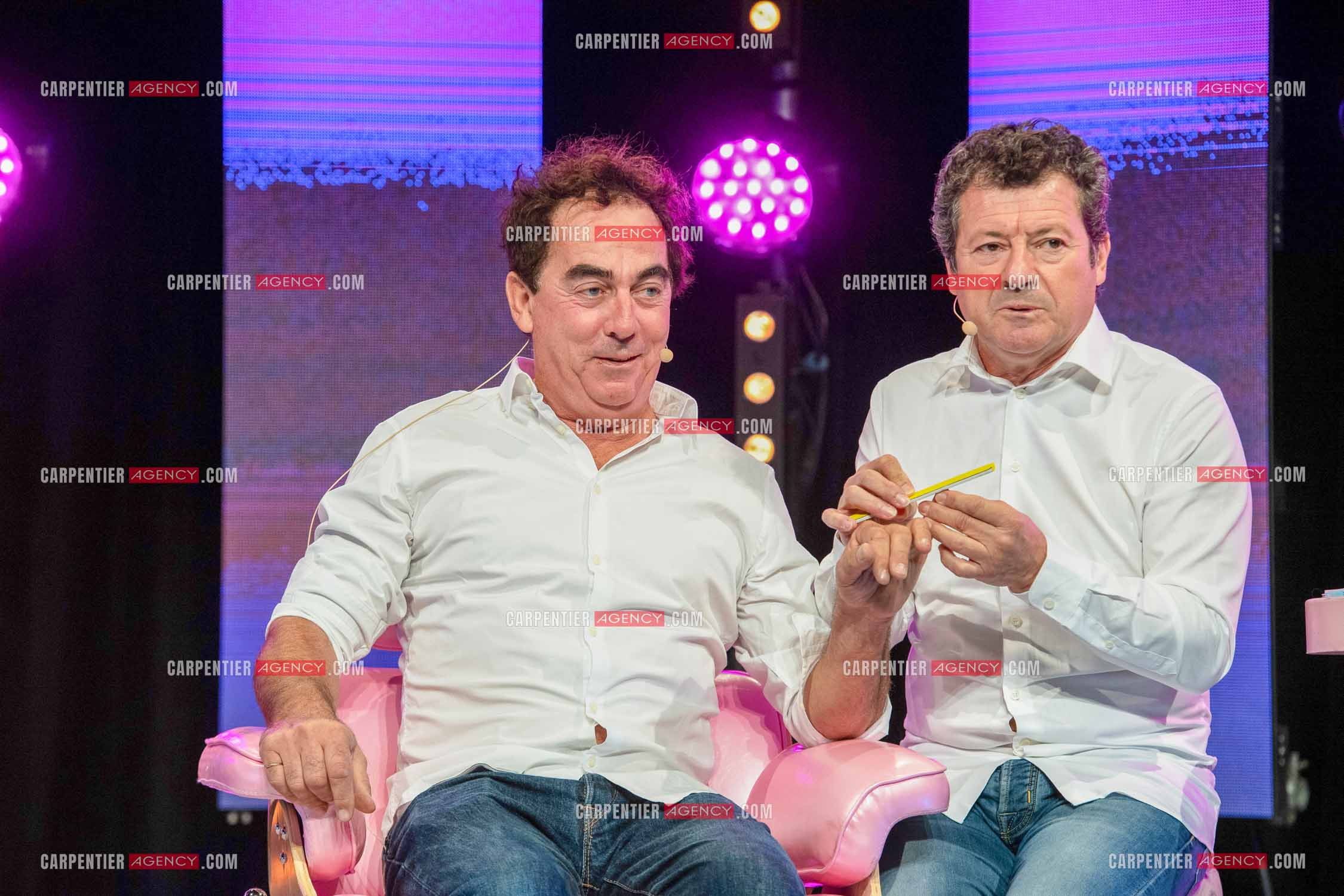 Eric Carrière et Francis Ginibré les deux humoristes Français formant le duo “Les Chevaliers Du Fiel“ au théâtre de Paris à Avignon.    ( Exclusif )